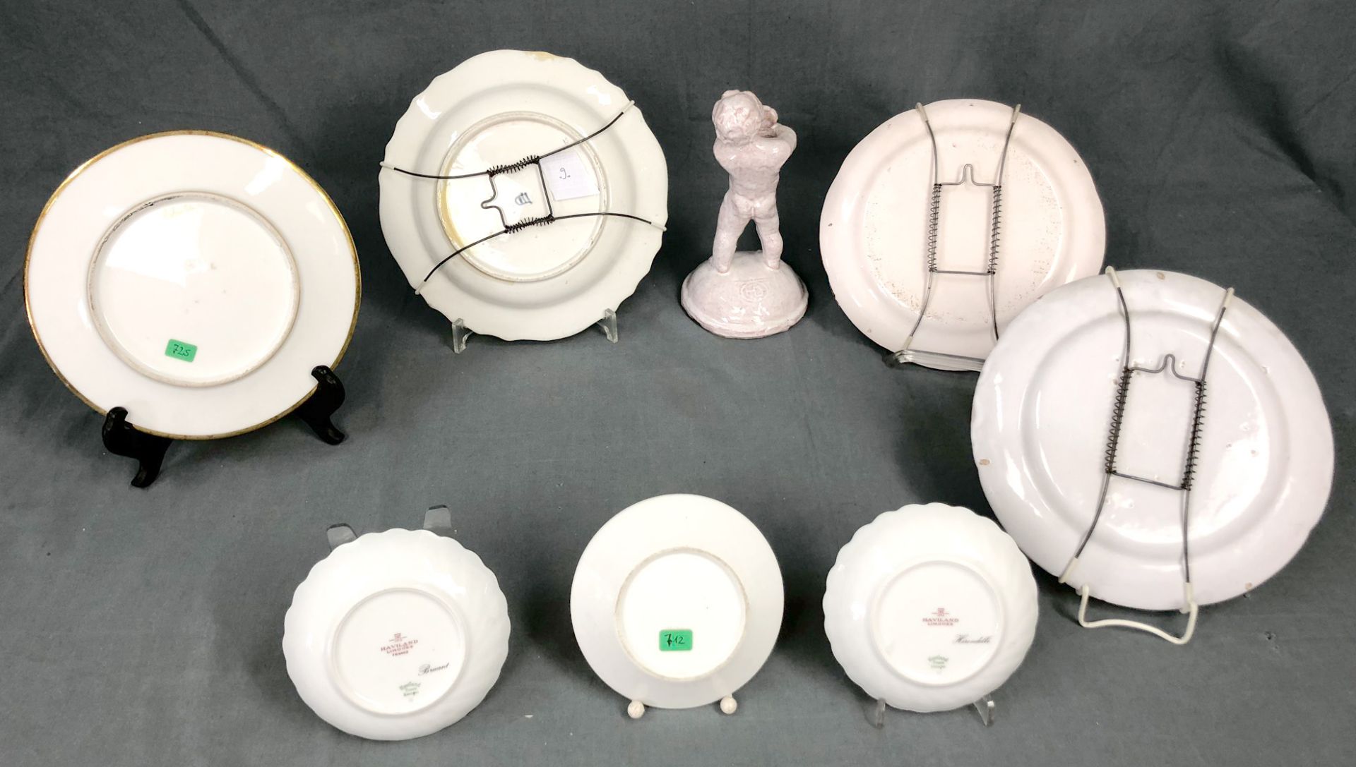 8 parts old porcelain and ceramic.Also a porcelain picture plate Tiergarten 19th century (diameter - Bild 9 aus 11