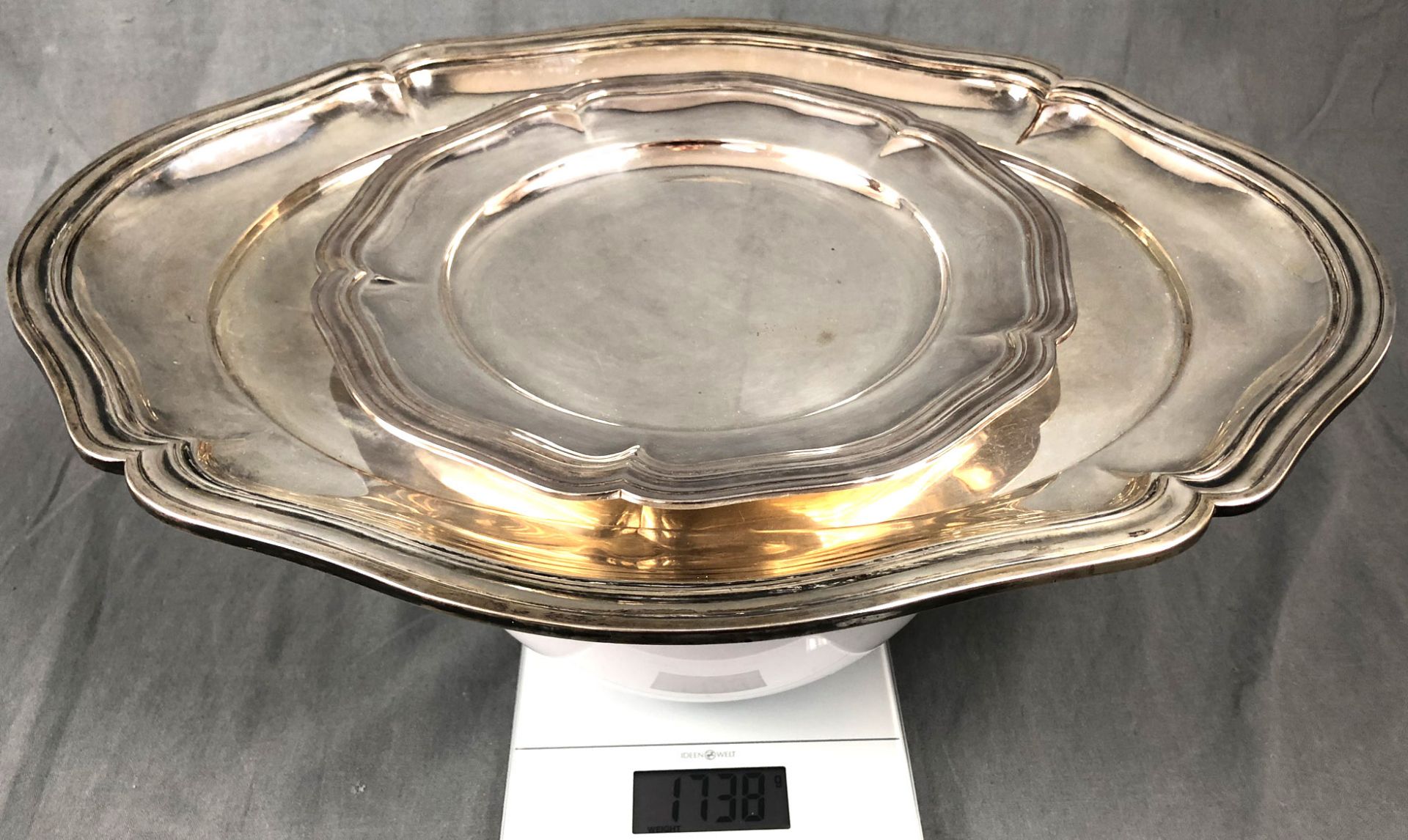 Large serving plate silver 835 and a plate silver 830.1738 grams. Up to 48.5 cm x 37.5 cm. - Bild 5 aus 5
