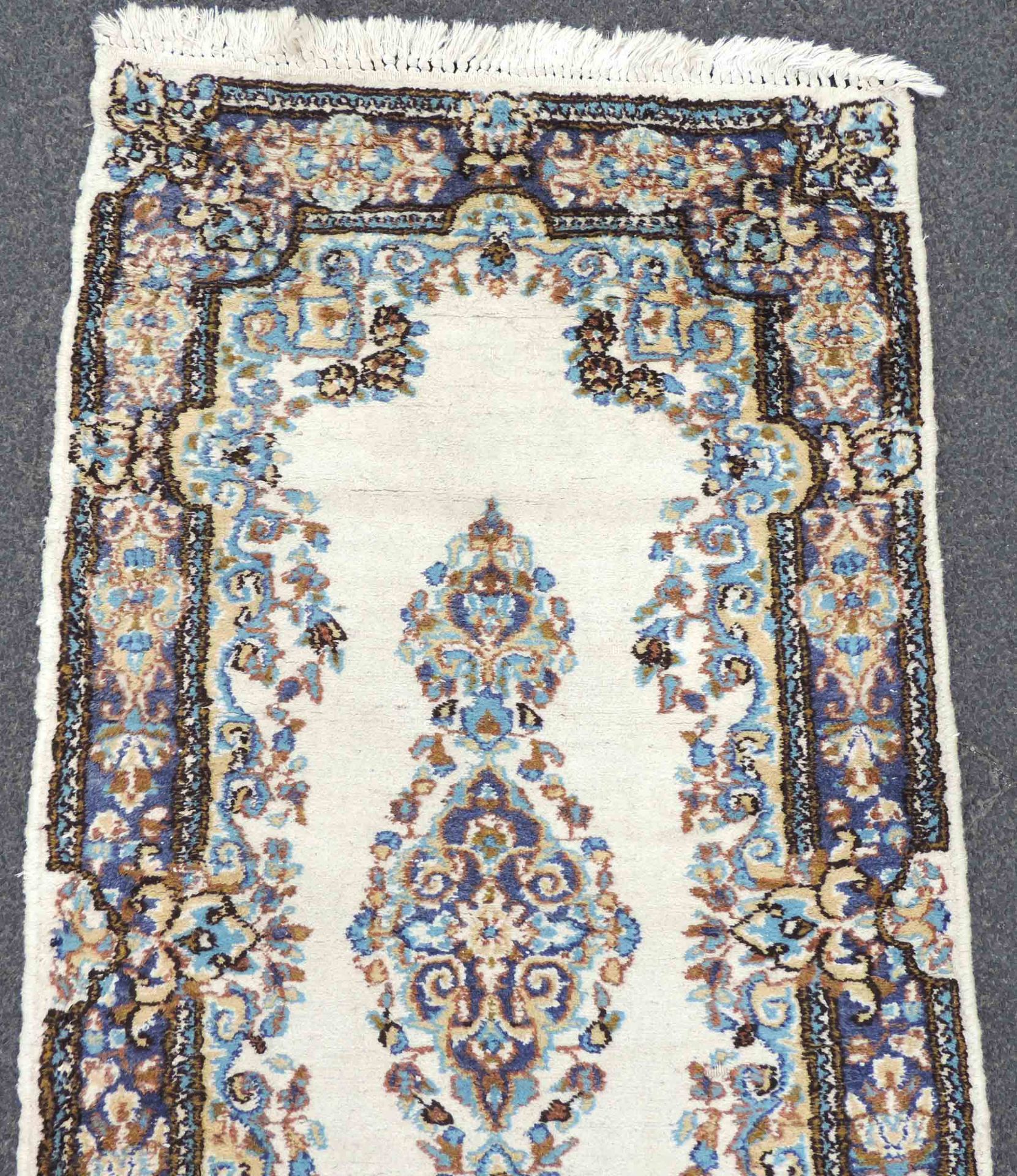 Kirman Persian rug. Narrow runner. Iran.370 cm x 63 cm. Knotted by hand. Wool on cotton. No shipping - Image 5 of 9