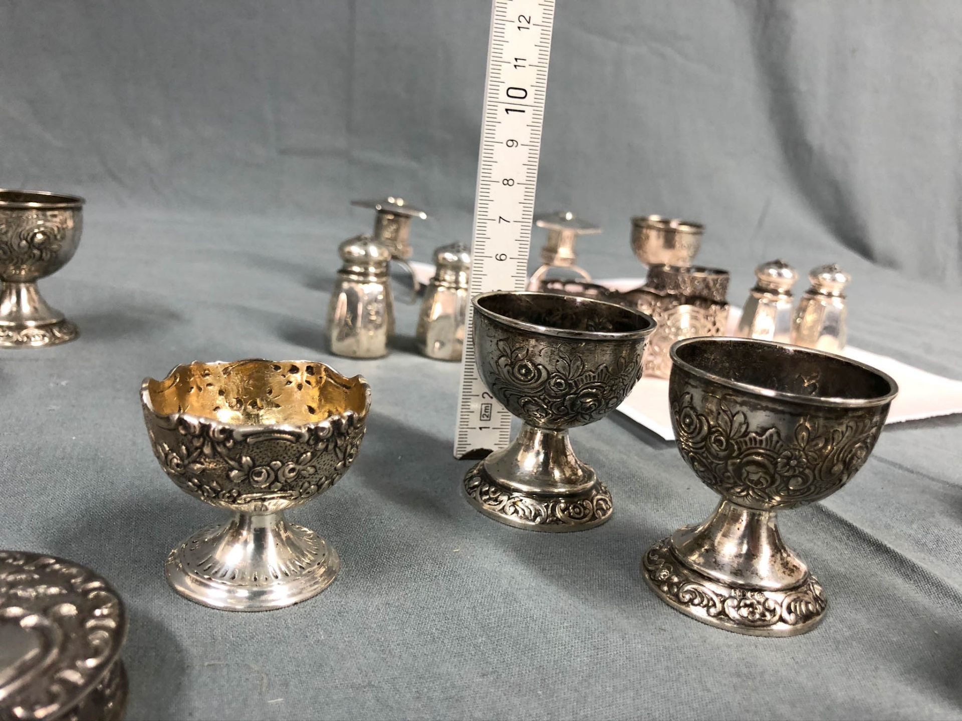 Silver. Also egg cups, knife banks, salt and spice shakers.1016 grams. Some egg cups with gilding - Image 5 of 9