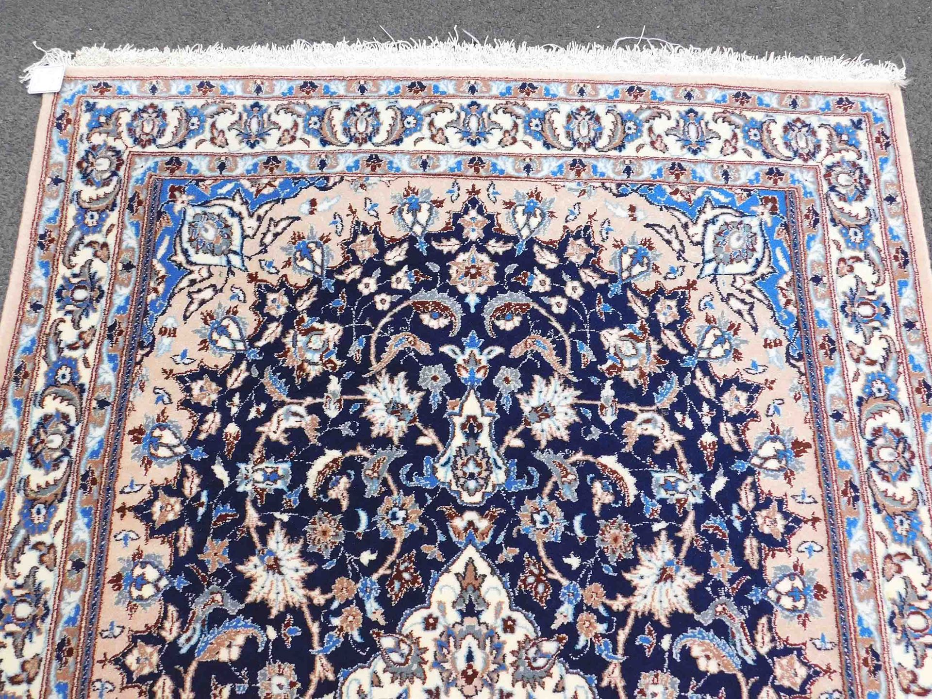 Nain Persian rug. Iran. Very fine weave. Medallion carpet.193 cm x 124 cm. Knotted by hand. Wool and - Image 4 of 5