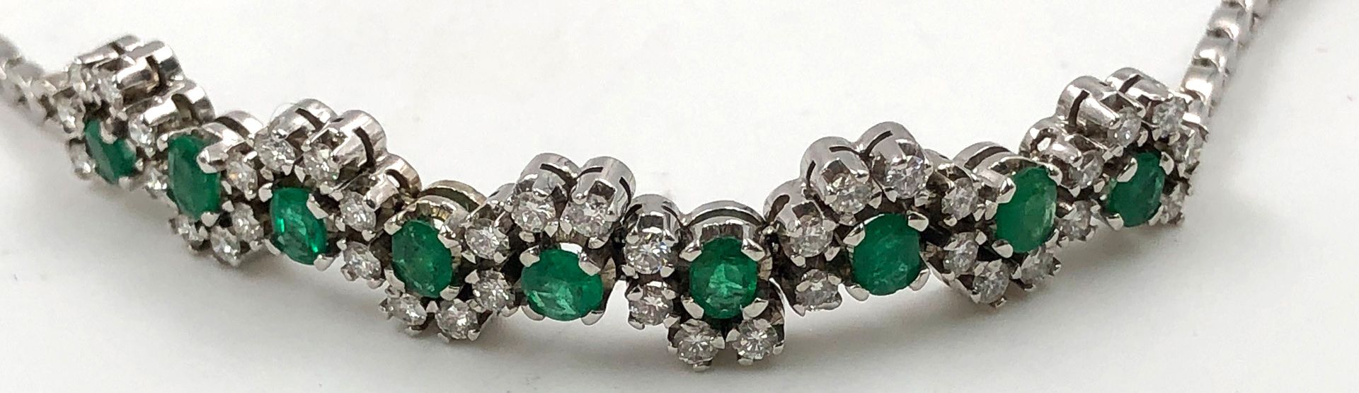 Set. White - 750 gold. Emeralds. Diamonds.Necklace, bracelet, earrings, and ring. Total weight 50. - Bild 4 aus 19