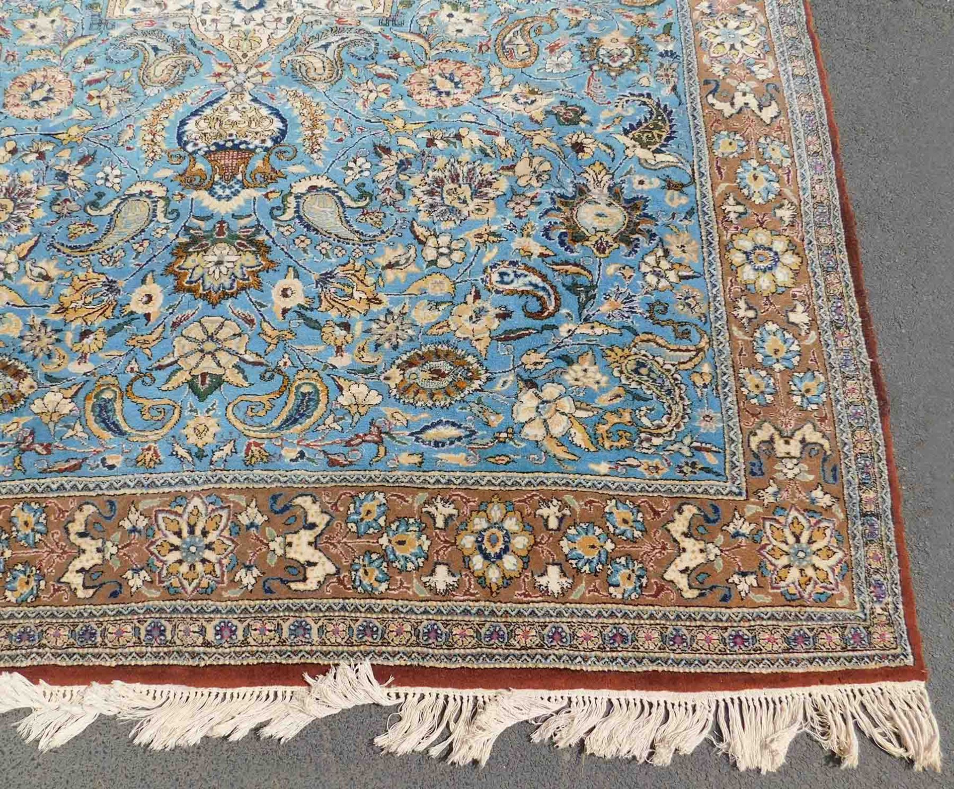 Ghum Persian rug. Iran. Very fine weave. Old, mid 20th century.333 cm x 211 cm. Knotted by hand. - Image 3 of 8