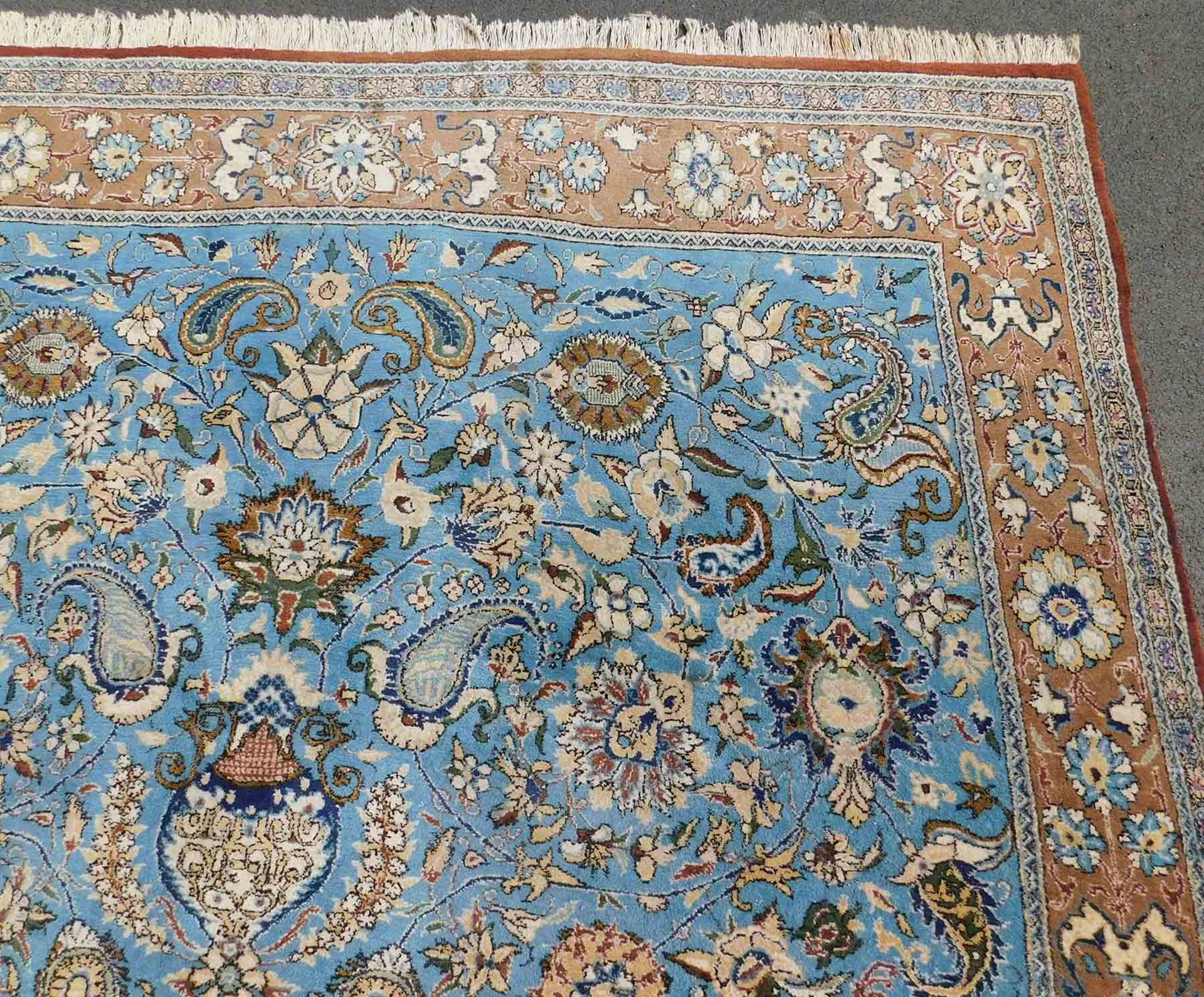 Ghum Persian rug. Iran. Very fine weave. Old, mid 20th century.333 cm x 211 cm. Knotted by hand. - Image 5 of 8