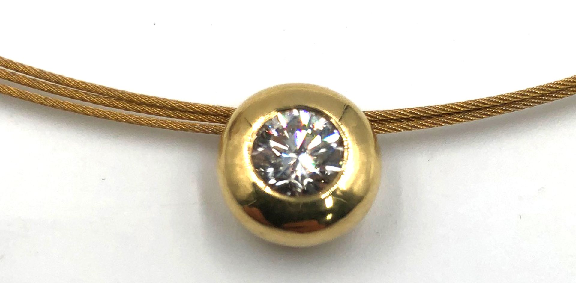 750 gold pendant. Brilliant 0.76. Stamp.On a neutral 3-strand necklace. Diamond judged white, Si. - Bild 2 aus 7