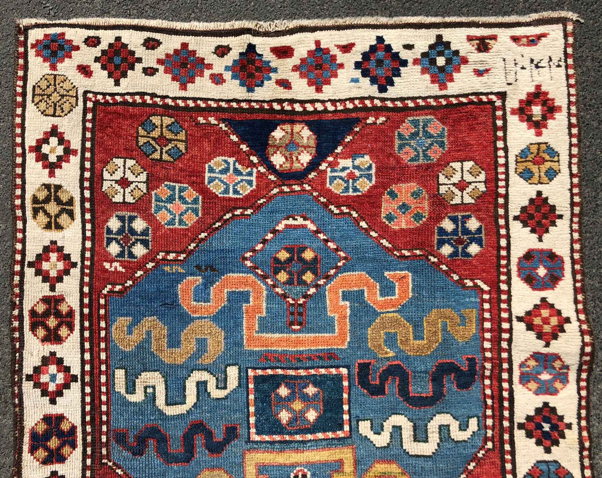 Shah - Savan tribal rug. Caucasus. Antique, probably 1828.254 cm x 105 cm. Knotted by hand. Wool - Bild 6 aus 10