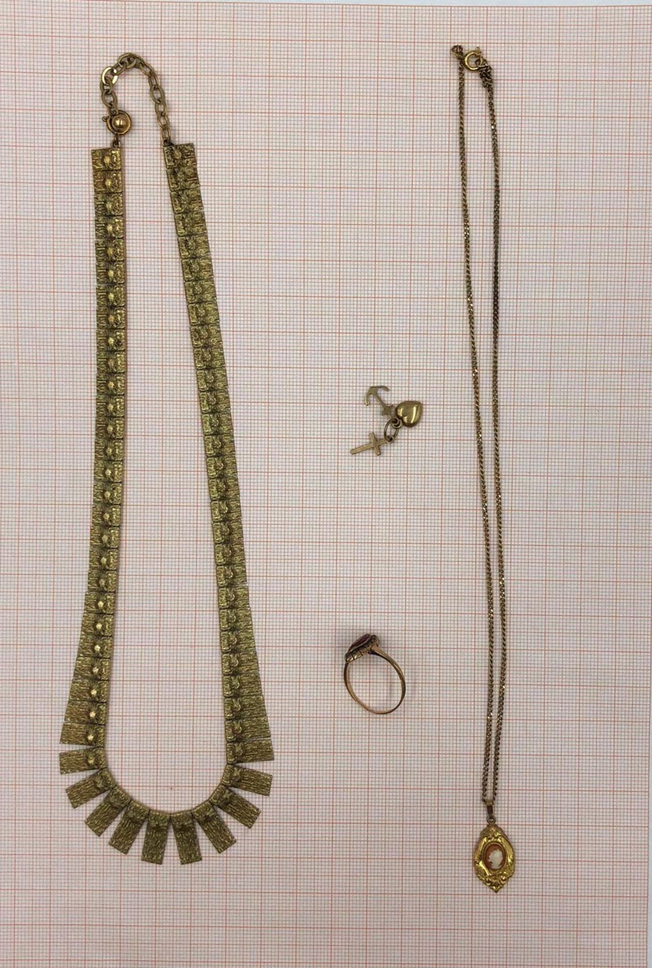 Jewelry. Yellow Gold 333. 2 pendants, 2 chains and a ring.26,4 Gramm.Schmuck. Gelb Gold 333. 2 - Bild 11 aus 11