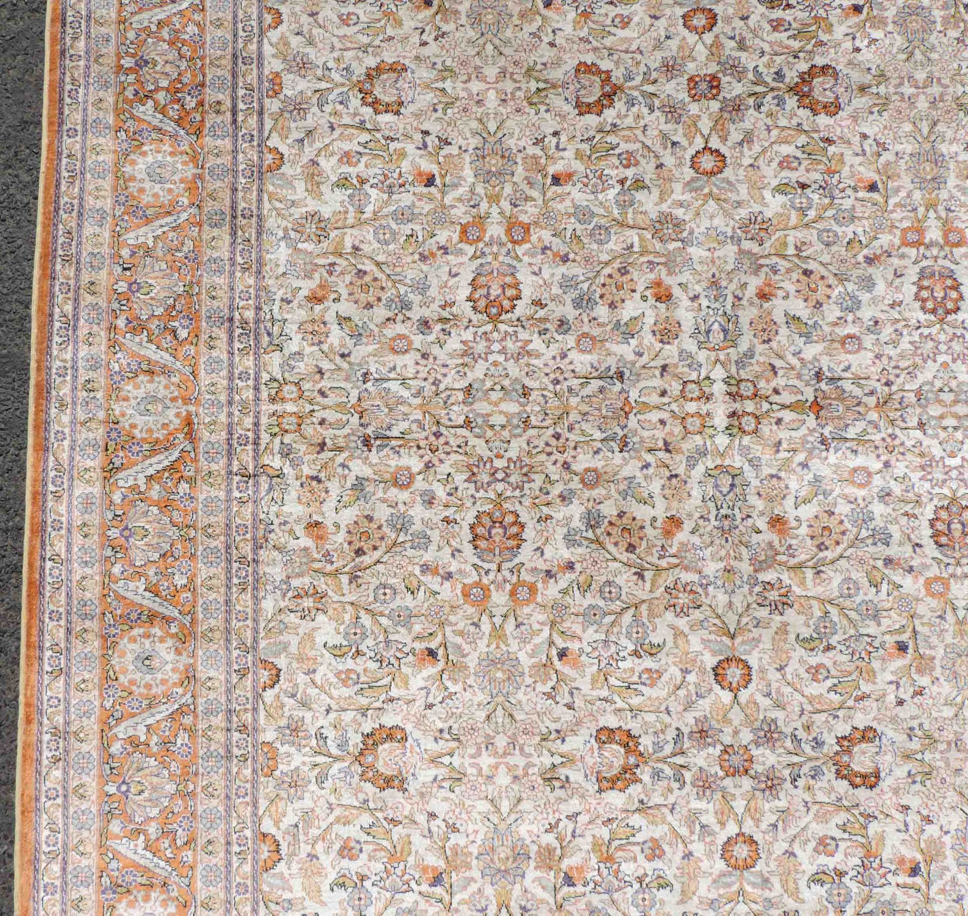 Hereke silk rug. Turkey. Signed. Extremely fine weave.180 cm x 128 cm. Knotted by hand. Silk on - Image 6 of 11