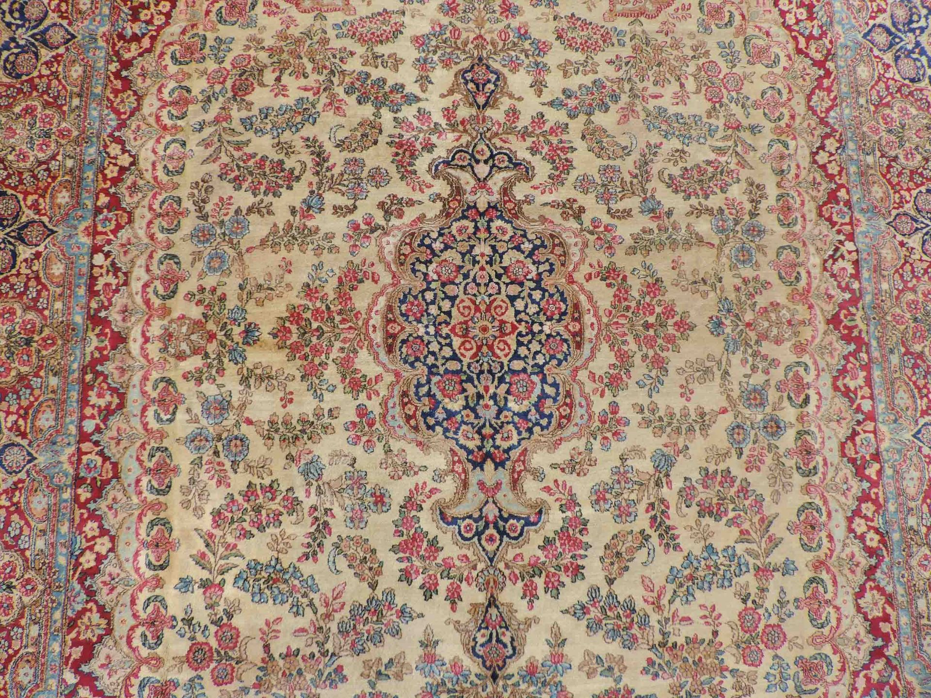 Kirman Persian carpet. Iran. Old, 1st half of the 20th century.420 cm x 297 cm. Knotted by hand. - Image 11 of 14