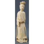 Lady in a long robe. China / Japan. Ivory. Old, around 1920.25,5 cm high. Carved. Typical work