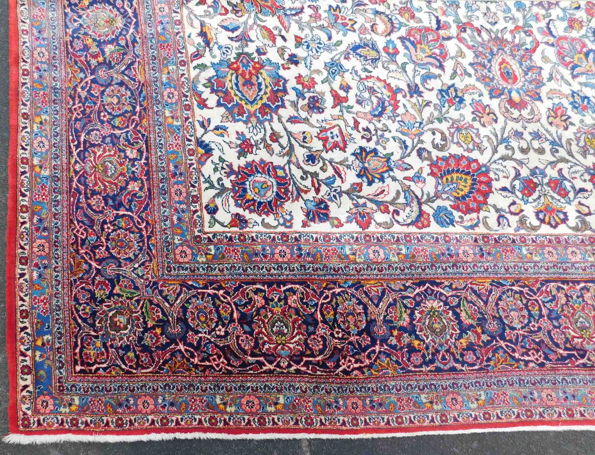 Keschan Persian carpet. Iran. Very fine weave. Cork wool.445 cm x 320 cm. Knotted by hand. Cork wool - Image 3 of 10