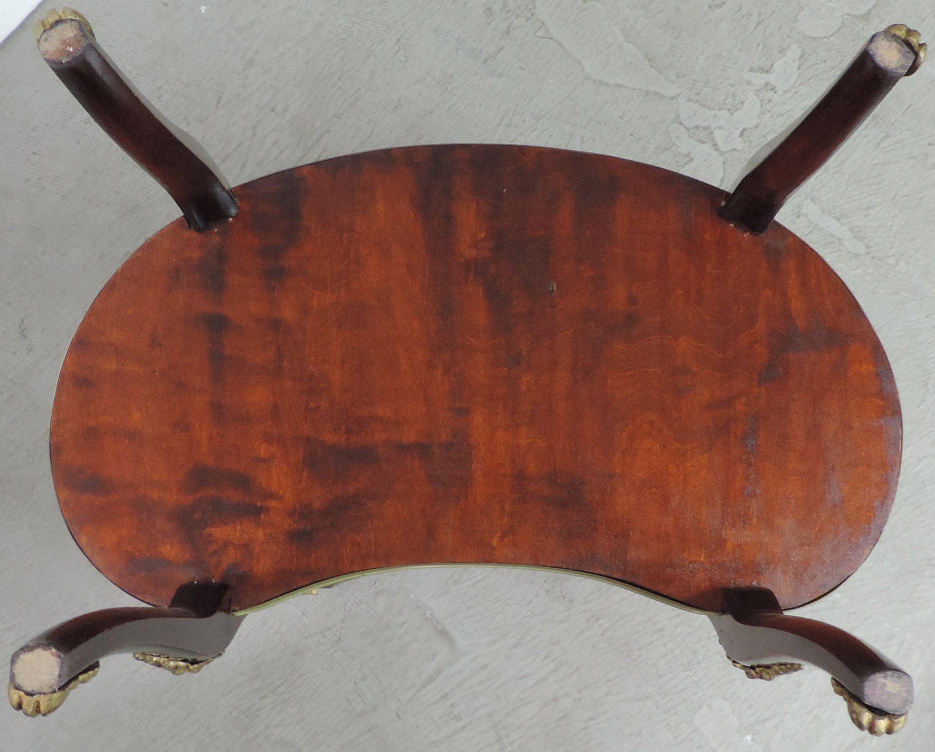 High side table. Louis XV style. Some rosewood?77 cm x 63 cm x 37 cm.Hohes Beistelltischchen. - Bild 9 aus 9