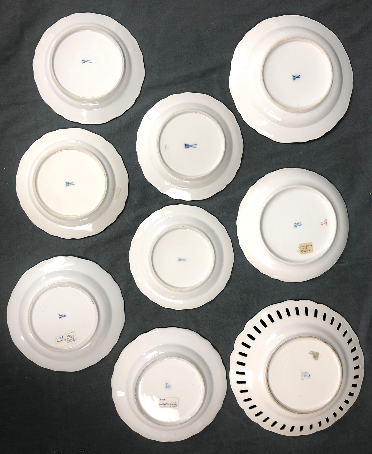 9 plates of porcelain. Meissen, '' AR '', Fürstenberg, Dresden.Up to 23.5 cm in diameter. With - Image 2 of 3