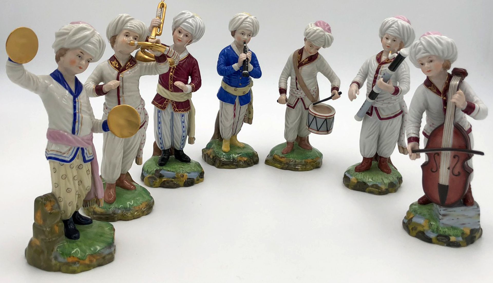 Höchst porcelain. 7 figures from the Türkenkapelle.17 cm to 19 cm high.Höchst Porzellan. 7 Figuren - Bild 4 aus 10