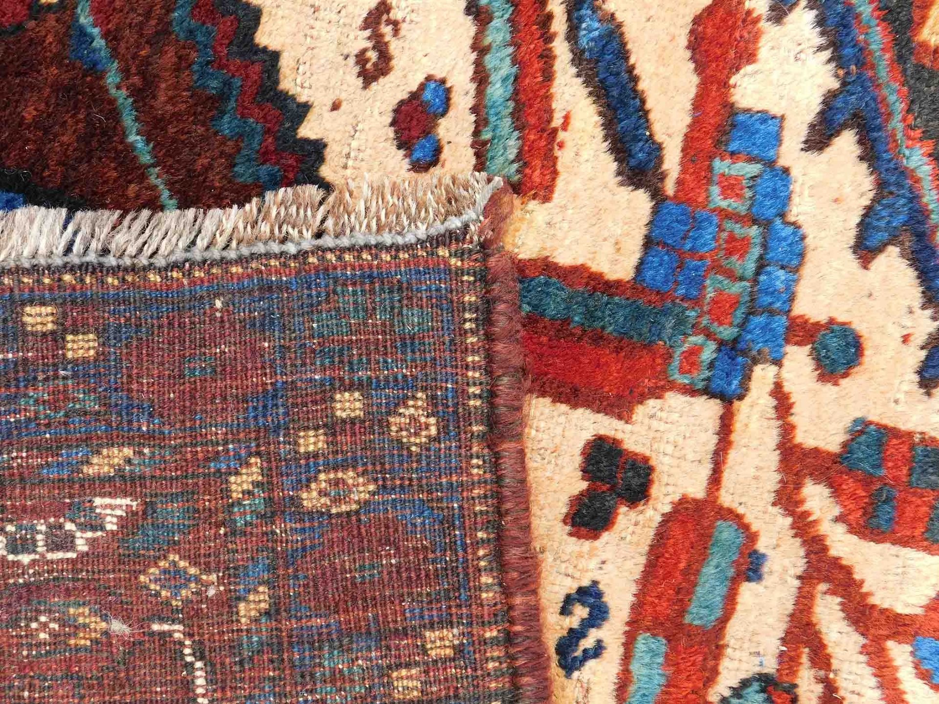 Khamseh Baharlu Persian carpet. Iran. Antique, around 1900.188 cm x 173cm. Knotted by hand. Wool - Image 8 of 8