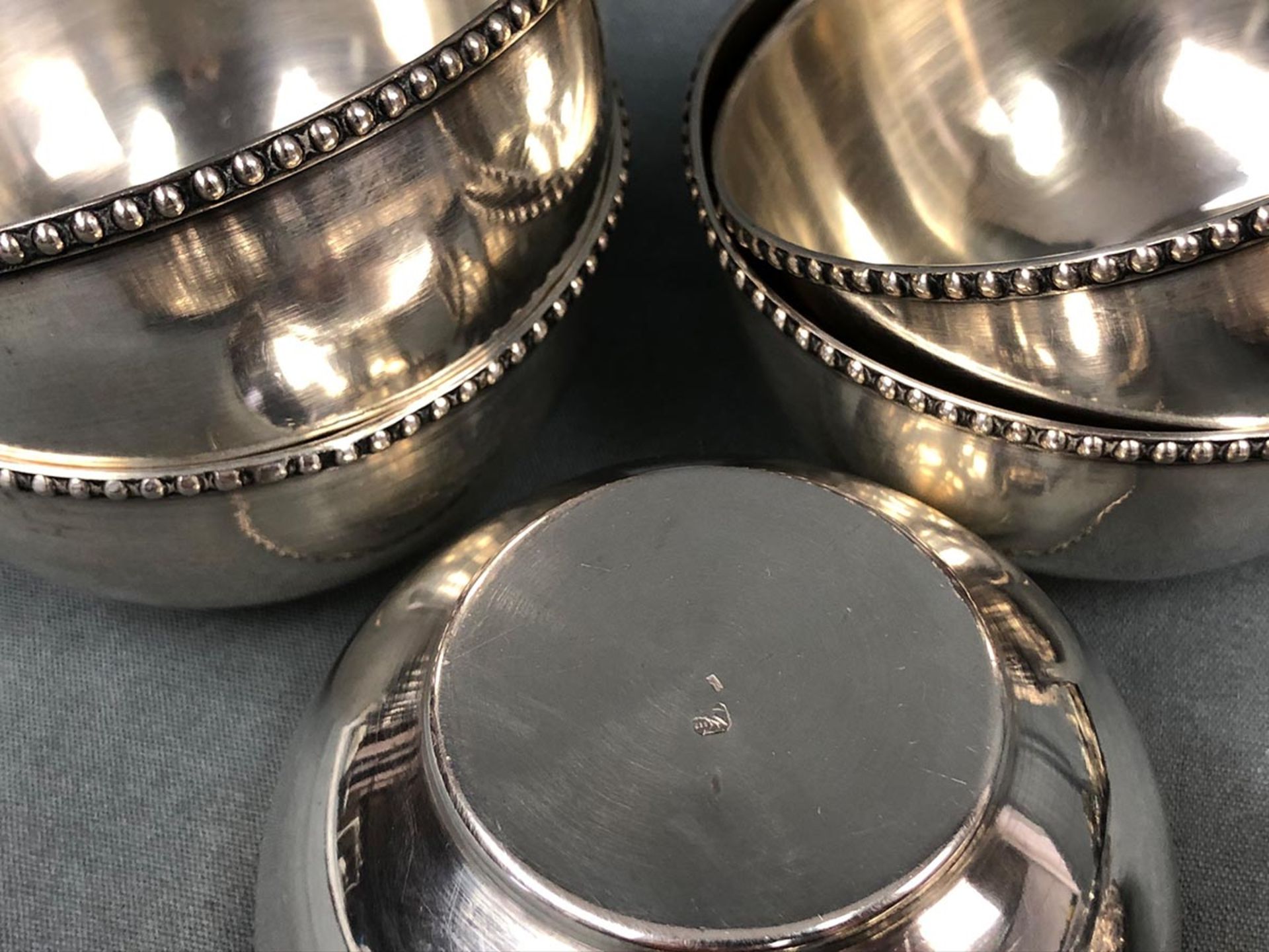 Silver. Plates, coasters and bowls.2176 grams. Up to 22 cm in diameter. Also 2 small coin bowls, ( - Image 3 of 13