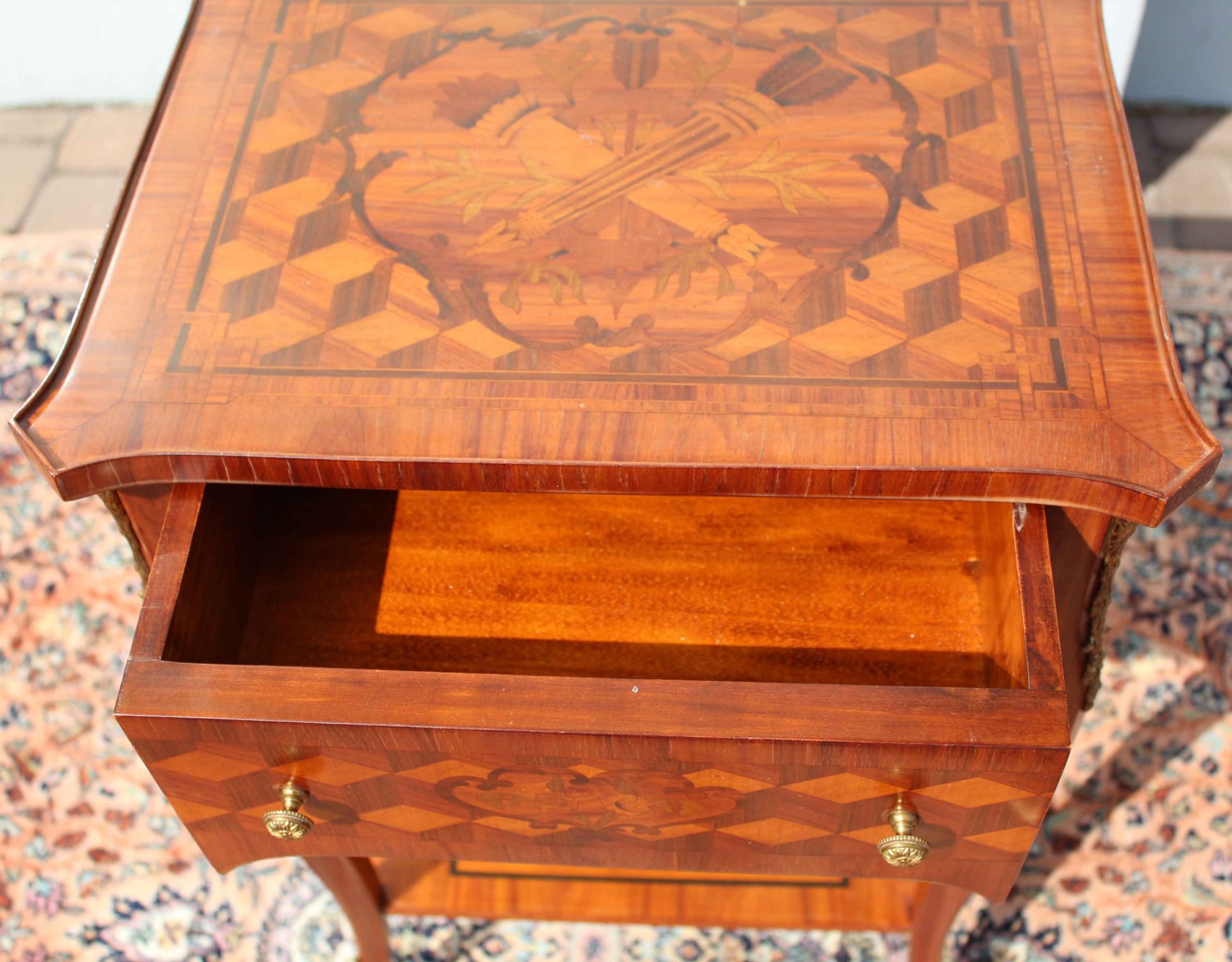 Side table. Louis XV style.69 cm x 45 cm x 39 cm. Marquetry. Drawer.Beistelltischen. Louis XV - - Image 2 of 7