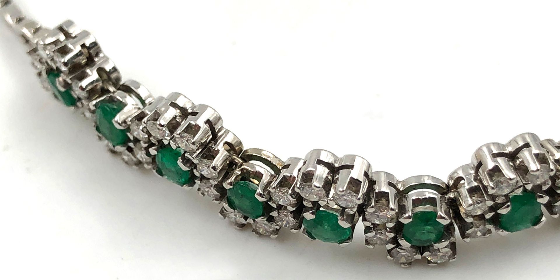 Set. White - 750 gold. Emeralds. Diamonds.Necklace, bracelet, earrings, and ring. Total weight 50. - Bild 5 aus 19