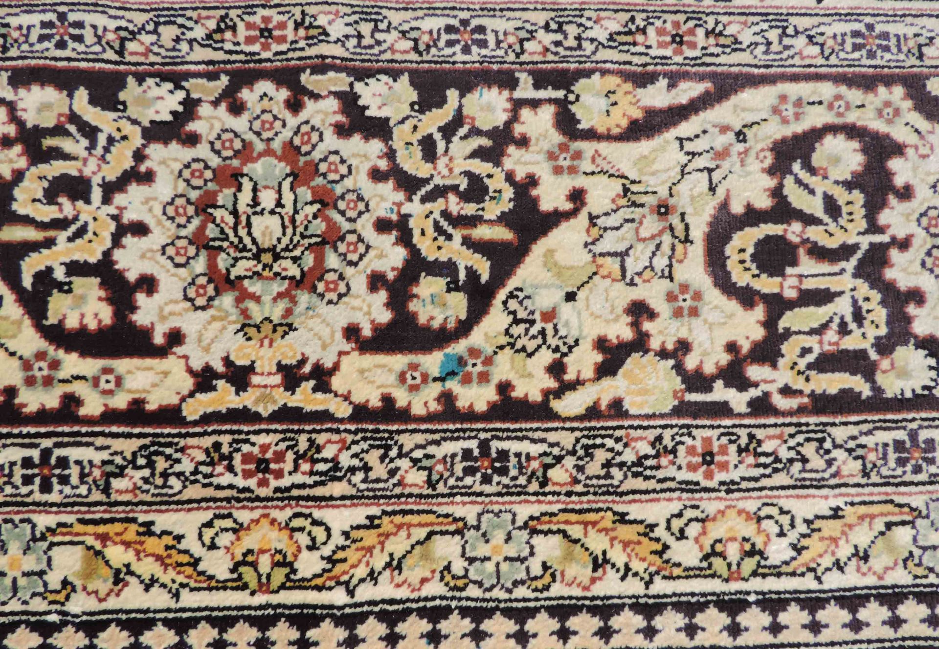 Hereke silk rug. Turkey. Signed. Extremely fine weave.146 cm x 105 cm. Knotted by hand. Silk on - Bild 8 aus 10