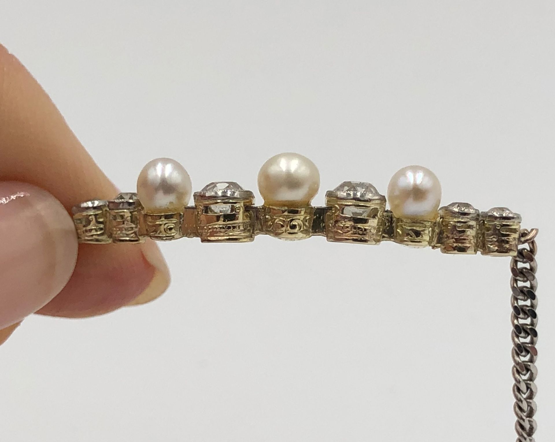 Necklace yellow and white - 585 gold. 3 cultured pearls and 6 diamonds.7.3 grams gross. The diamonds - Image 3 of 5
