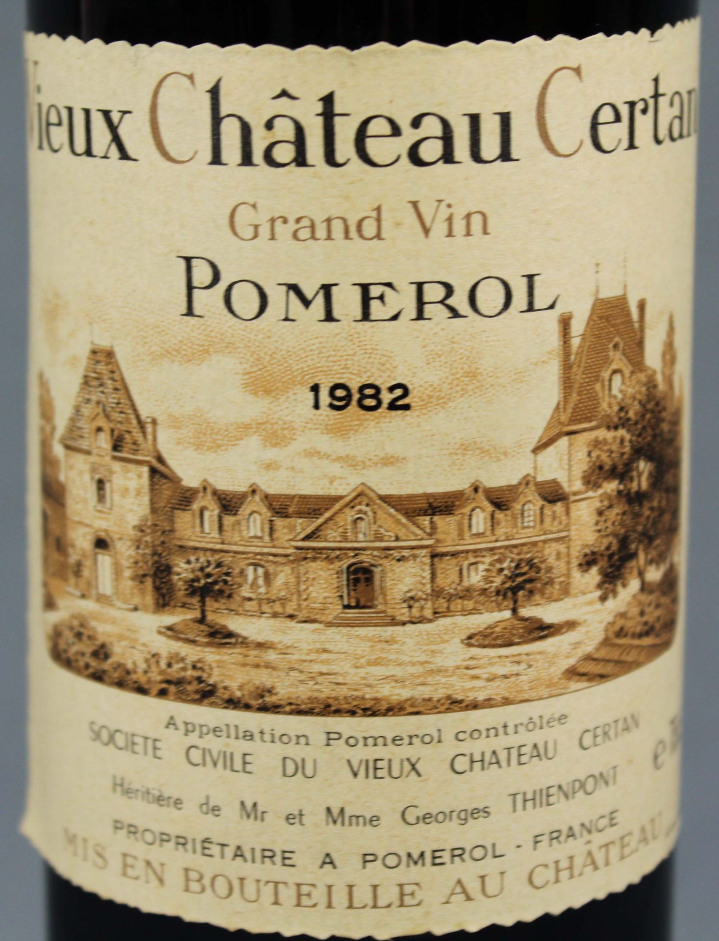 1982 Vieux Chateau Certan. Pomerol AC.8 whole bottles. 75 cl, Mise en Bouteille au Chateau. - Bild 3 aus 6