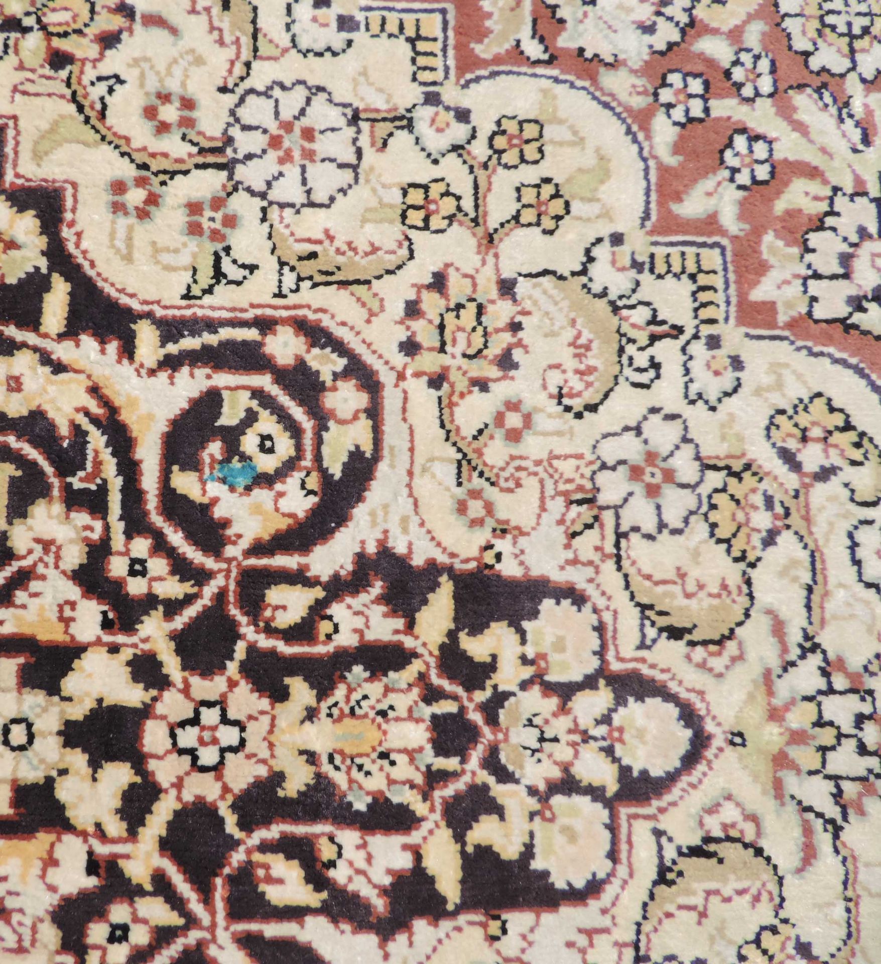 Hereke silk rug. Turkey. Signed. Extremely fine weave.146 cm x 105 cm. Knotted by hand. Silk on - Bild 7 aus 10