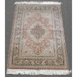 Hereke silk rug. Turkey. Signed. Extremely fine weave.146 cm x 105 cm. Knotted by hand. Silk on