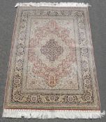 Hereke silk rug. Turkey. Signed. Extremely fine weave.146 cm x 105 cm. Knotted by hand. Silk on