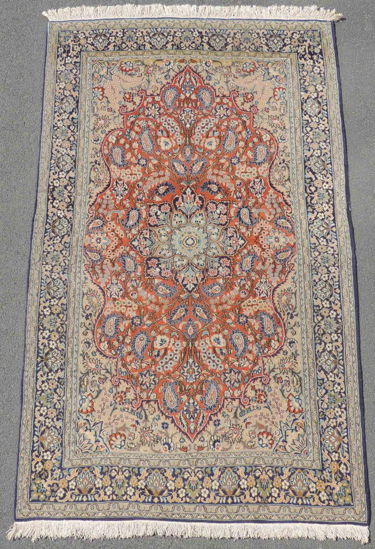 Ghum Persian rug. Iran. Fine weave with silk.230 cm x 140 cm. Knotted by hand. Wool and silk on