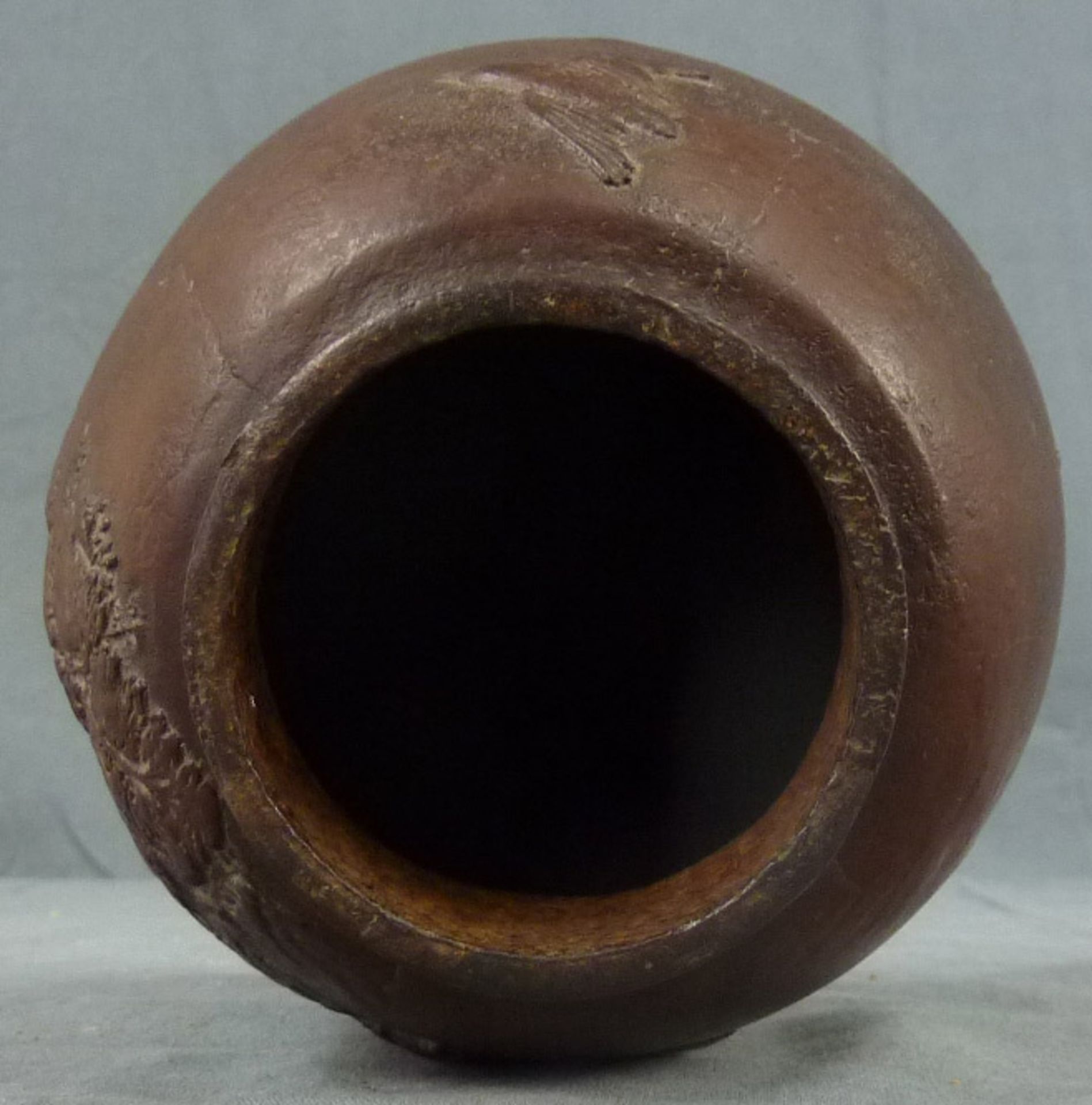 Vase. China / Japan? Bronzed. Inscriptions. Cast iron?17 cm high.Vase. Wohl China / Japan. - Bild 7 aus 8