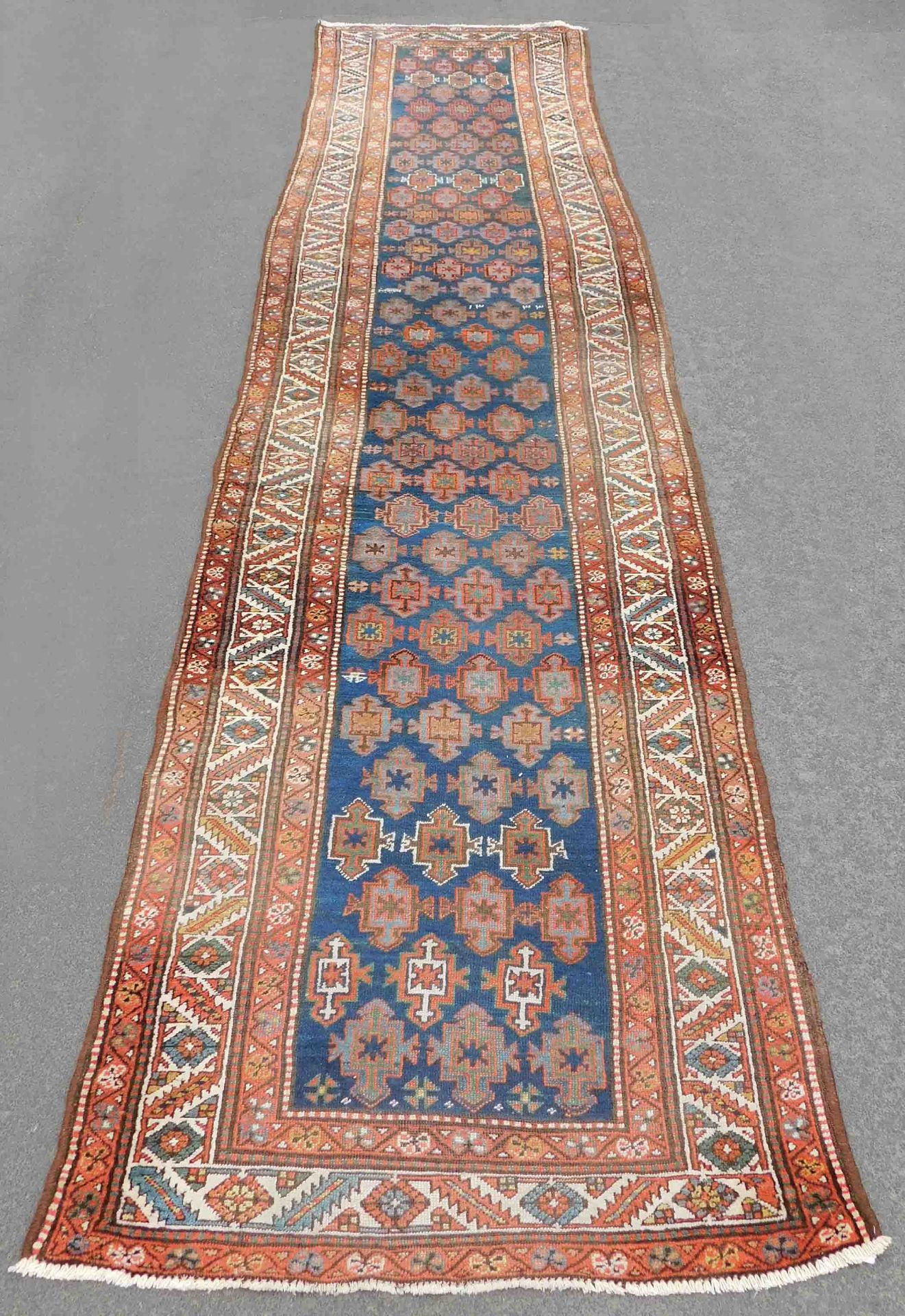 Heriz Persian rug. Runner. Iran. Antique, around 1912-1913.Knotted by hand. Wool on wool. Probably