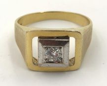 Ring, gold 585. Brilliant approx. 0.25 carat.8.6 grams total weight. The diamond in the upper