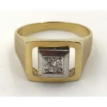 Ring, gold 585. Brilliant approx. 0.25 carat.8.6 grams total weight. The diamond in the upper