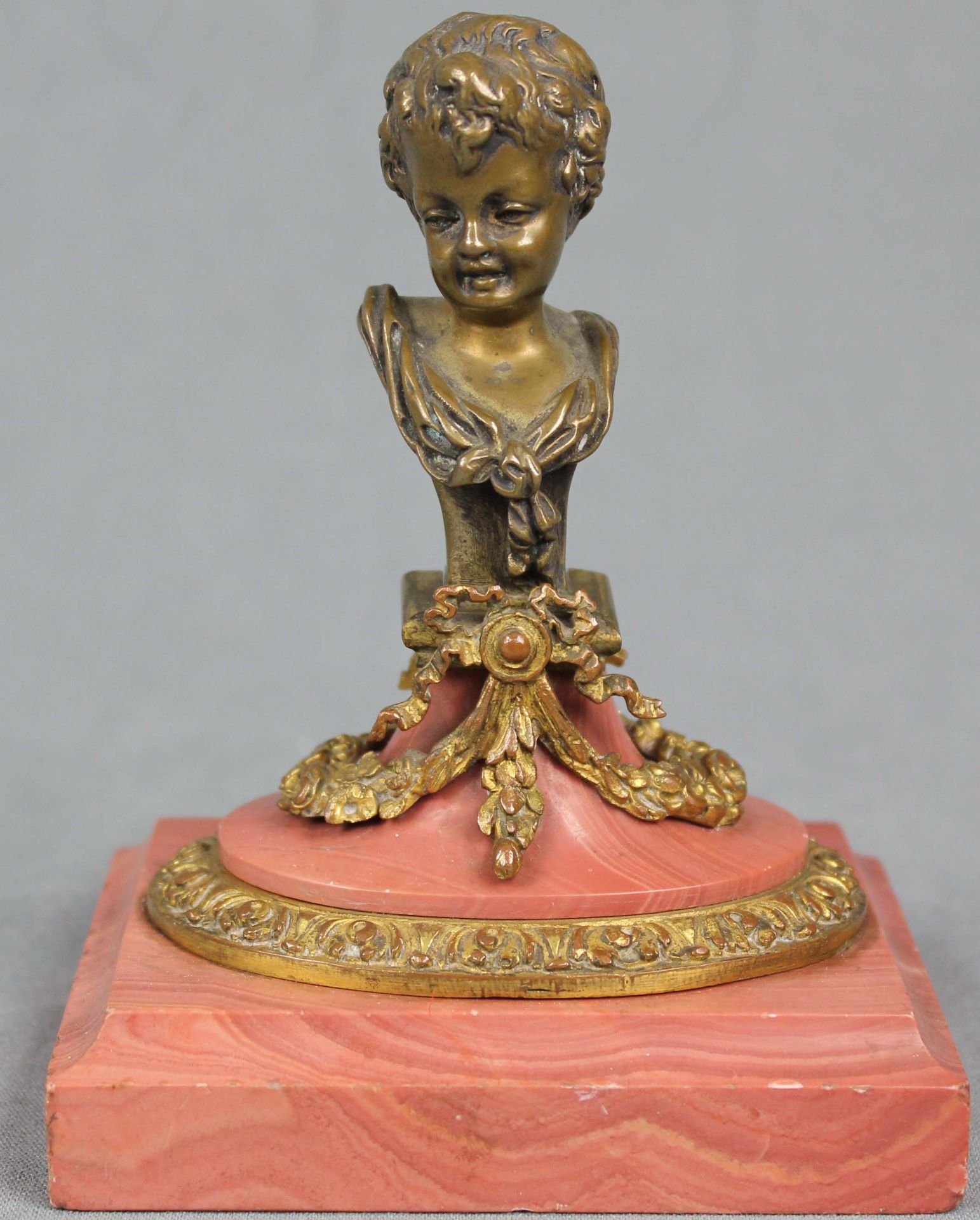 Seal stamp. Bronze. Red marble base.12.5 cm high. Condition see photos.Petschaft. Bronze. Sockel