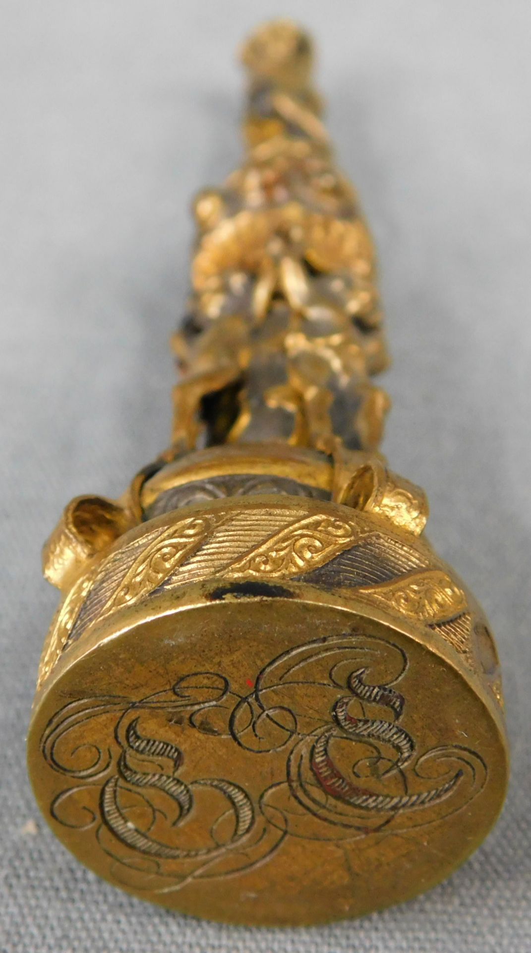 Petschaft. Bronze d'oré. Baroque or historicism.9,5 cm high.Petschaft. Bronze d'oré. Barock oder - Image 6 of 7