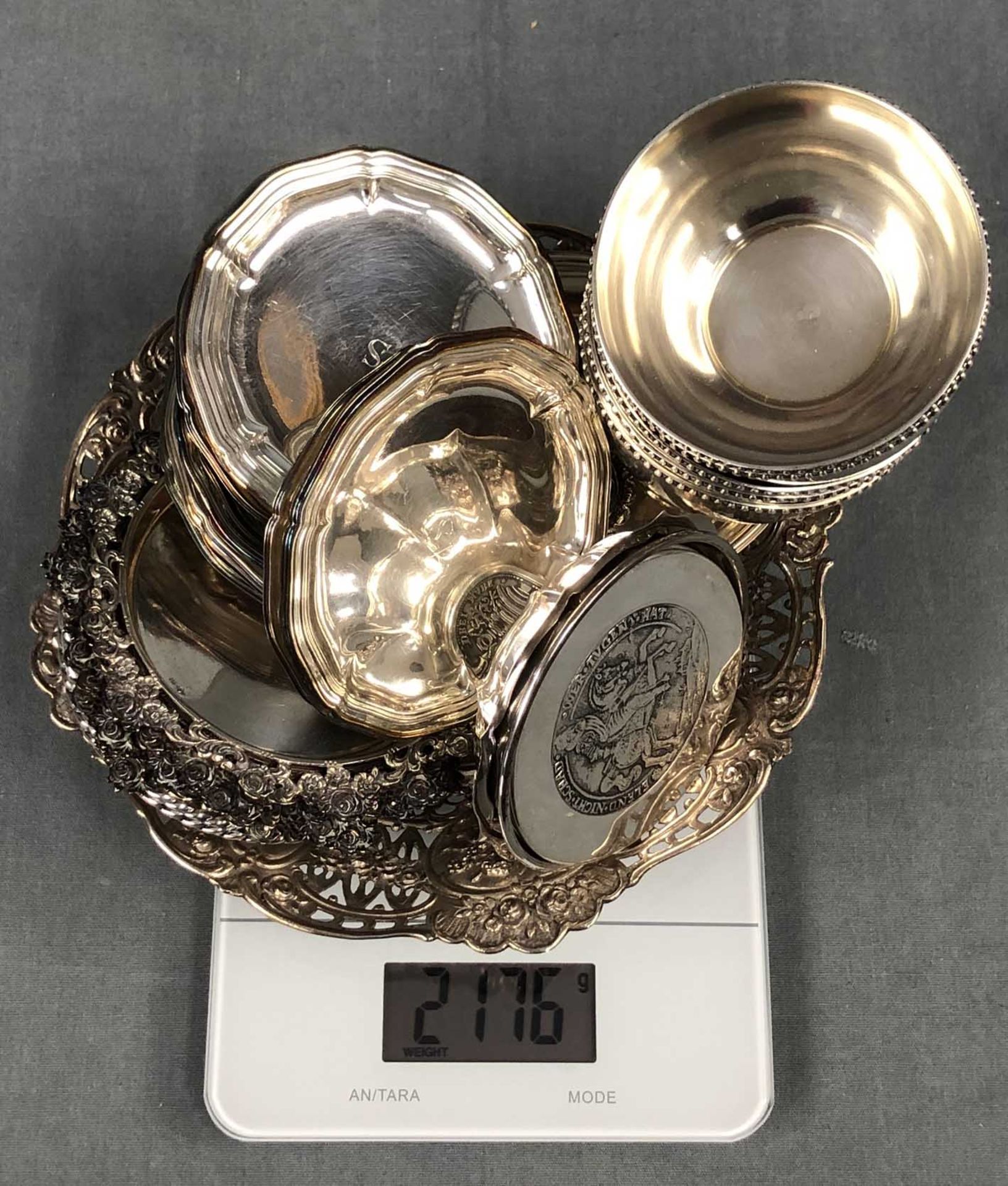 Silver. Plates, coasters and bowls.2176 grams. Up to 22 cm in diameter. Also 2 small coin bowls, ( - Image 5 of 13