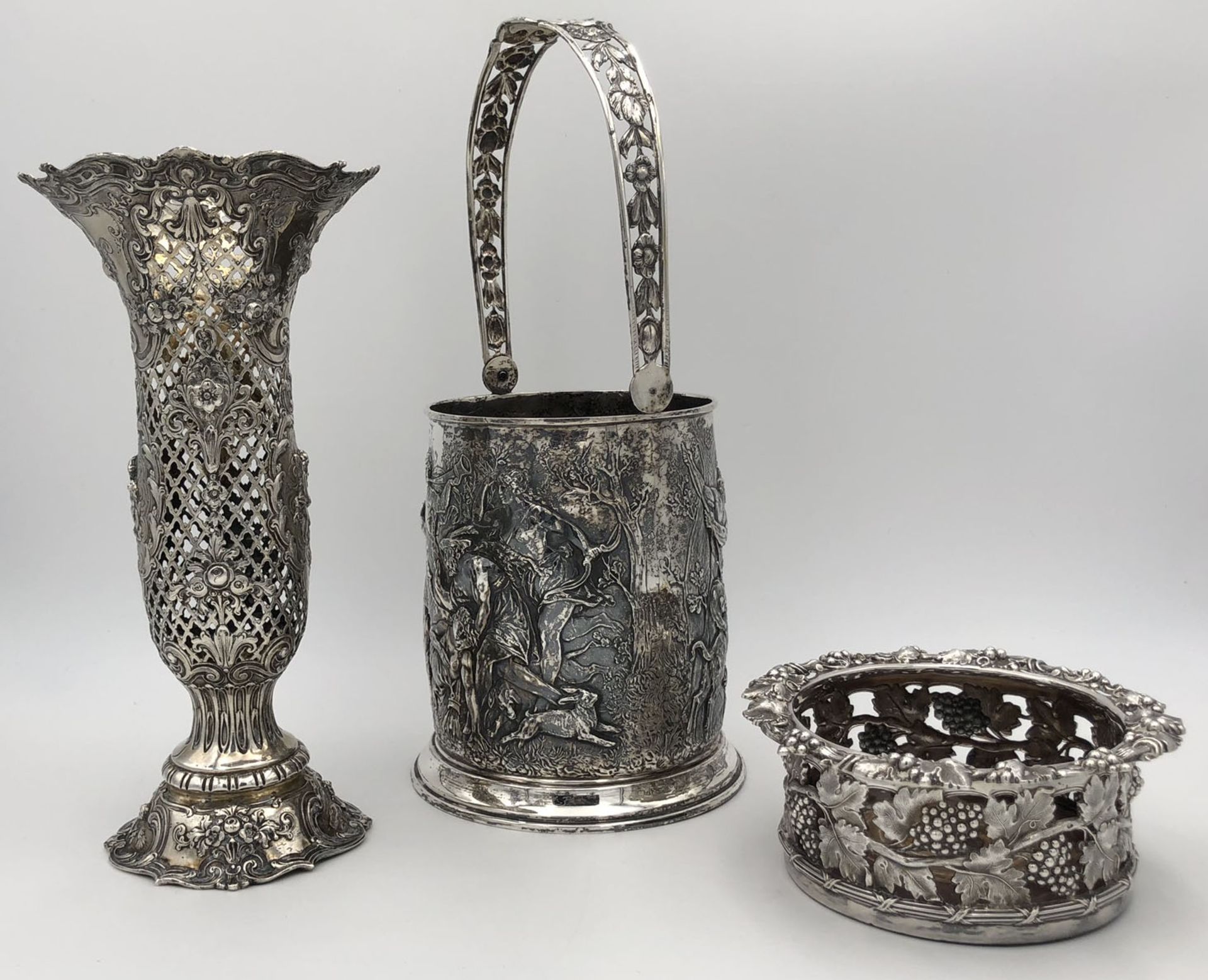 Silver. Ice bucket, vase, bottle coaster.2259 grams total weight. The ice bucket and the dry vase - Image 3 of 10