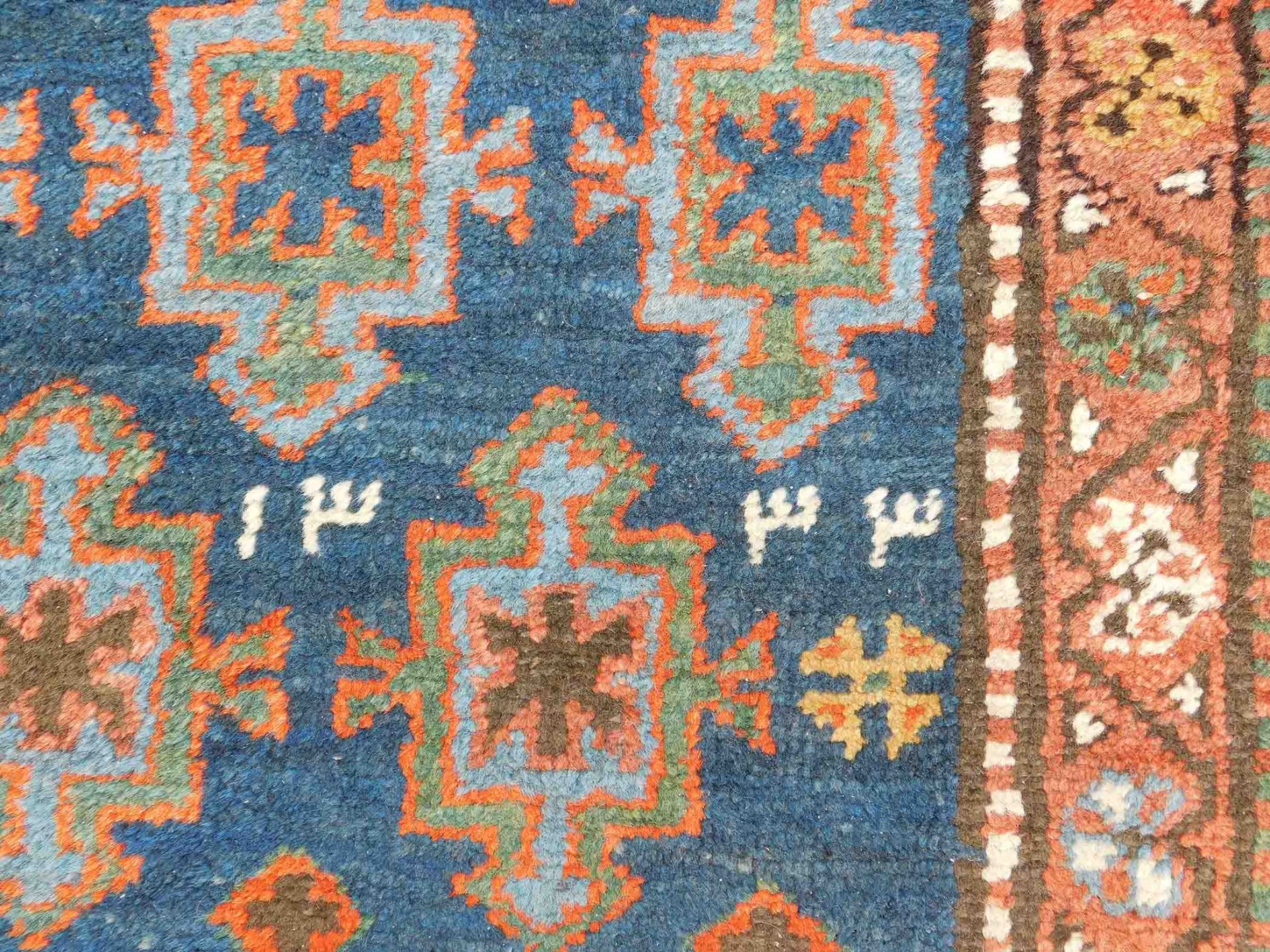 Heriz Persian rug. Runner. Iran. Antique, around 1912-1913.Knotted by hand. Wool on wool. Probably - Image 7 of 8