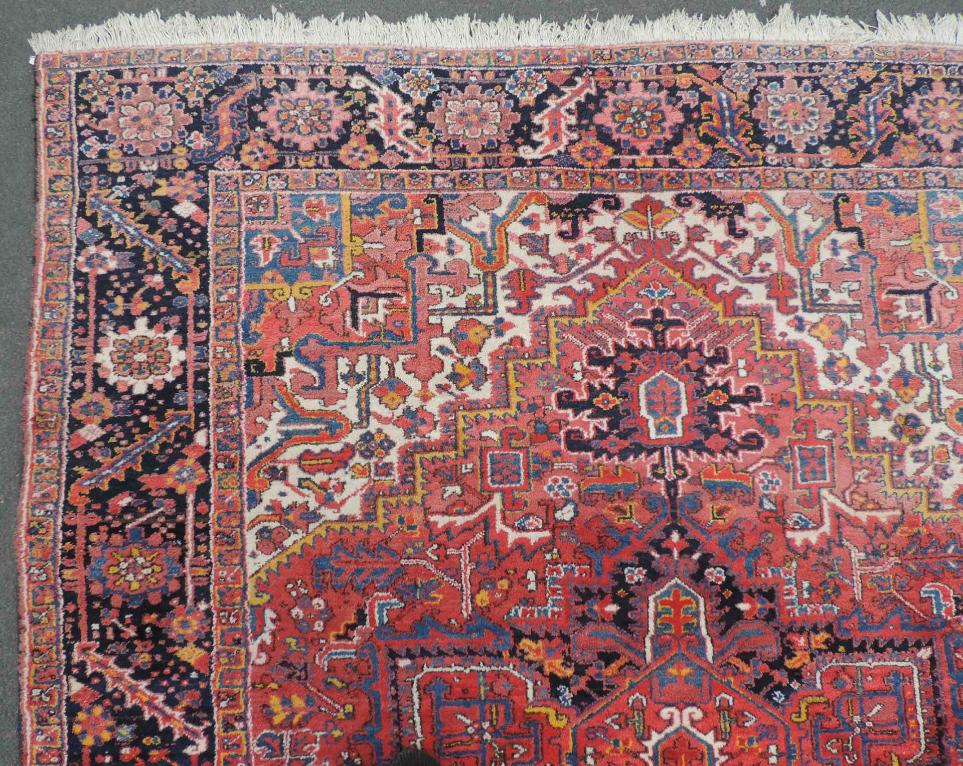 Heriz Persian carpet. Iran. Mid 20th century.357 cm x 255 cm. Knotted by hand. Wool on cotton. No - Image 6 of 9
