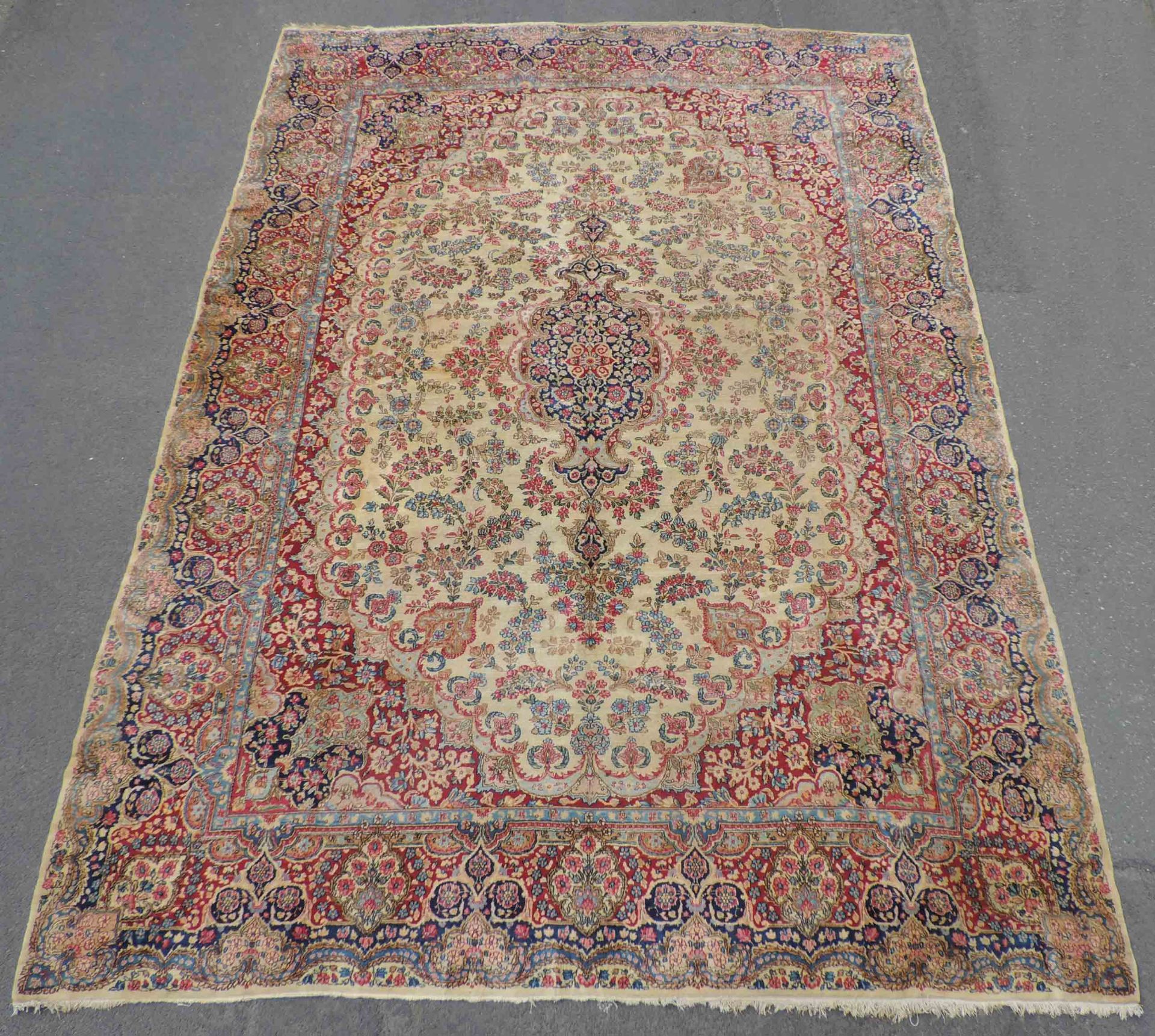 Kirman Persian carpet. Iran. Old, 1st half of the 20th century.420 cm x 297 cm. Knotted by hand.