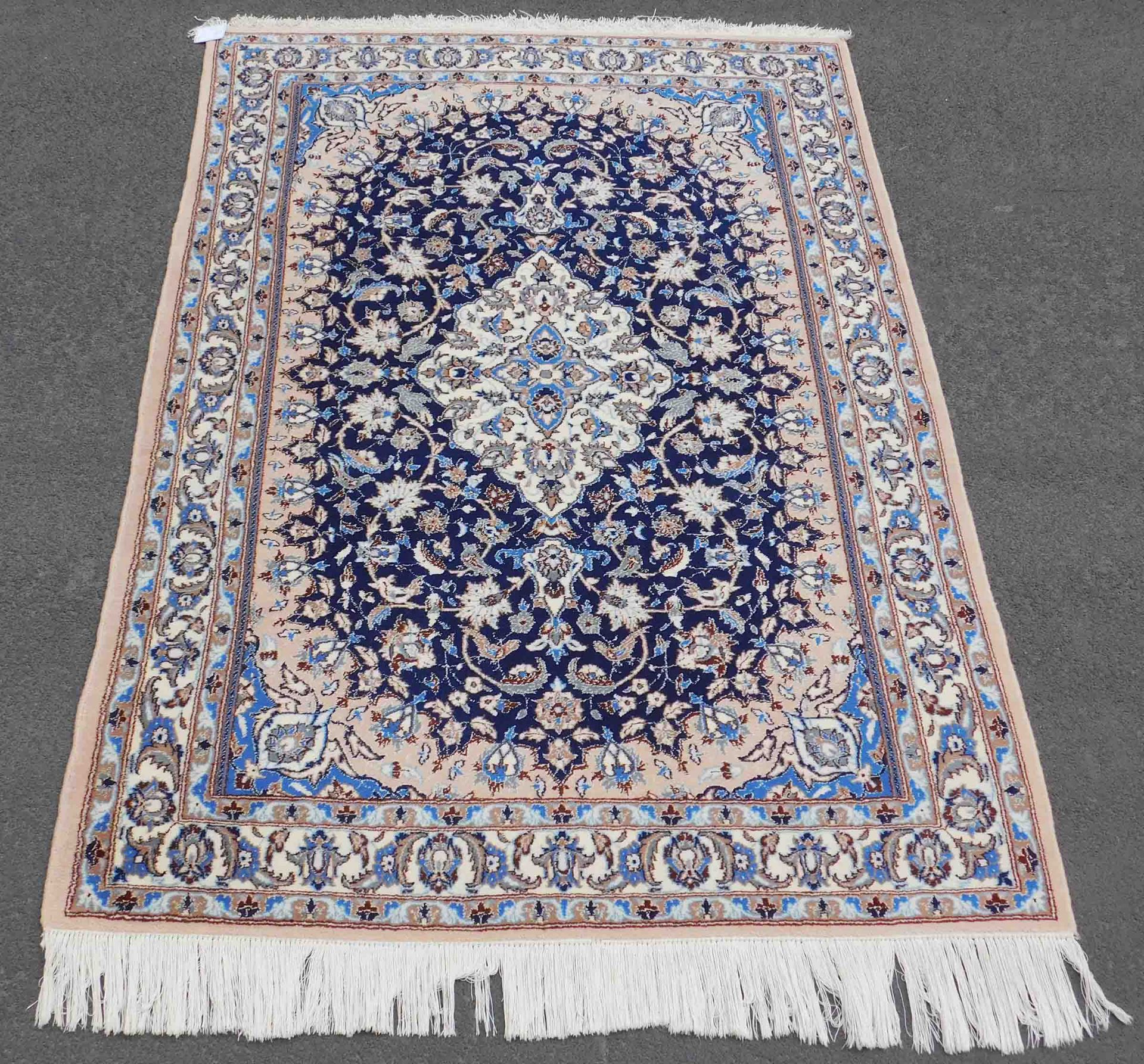 Nain Persian rug. Iran. Very fine weave. Medallion carpet.193 cm x 124 cm. Knotted by hand. Wool and