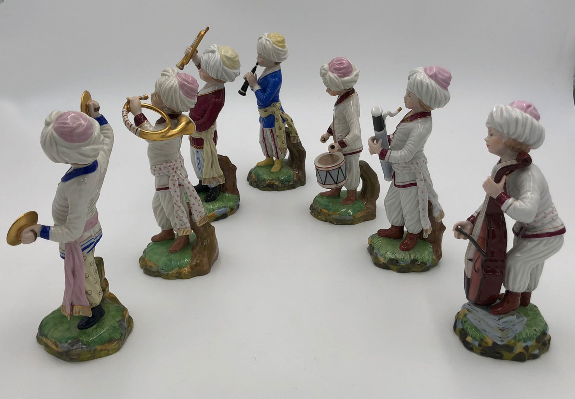 Höchst porcelain. 7 figures from the Türkenkapelle.17 cm to 19 cm high.Höchst Porzellan. 7 Figuren - Bild 5 aus 10