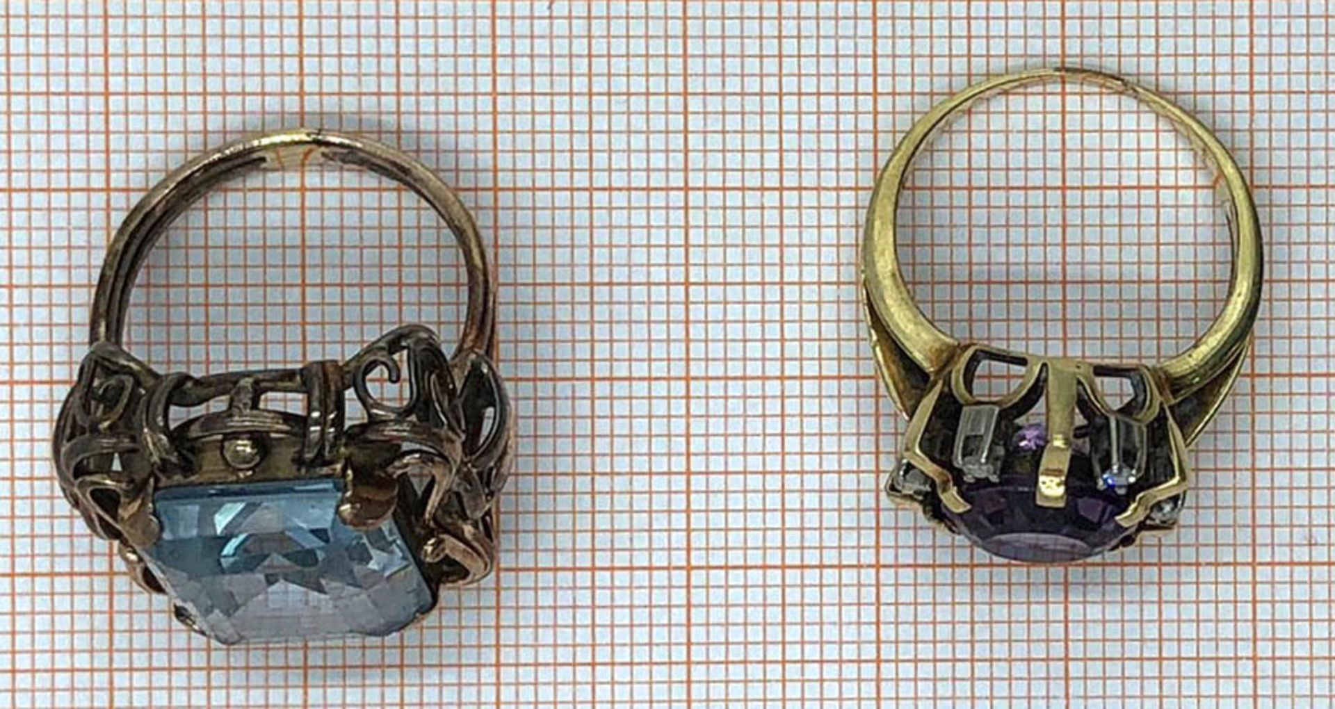 2 rings yellow gold 585.One with amethyst and 6 small diamonds. The other ring with a light blue - Bild 2 aus 10