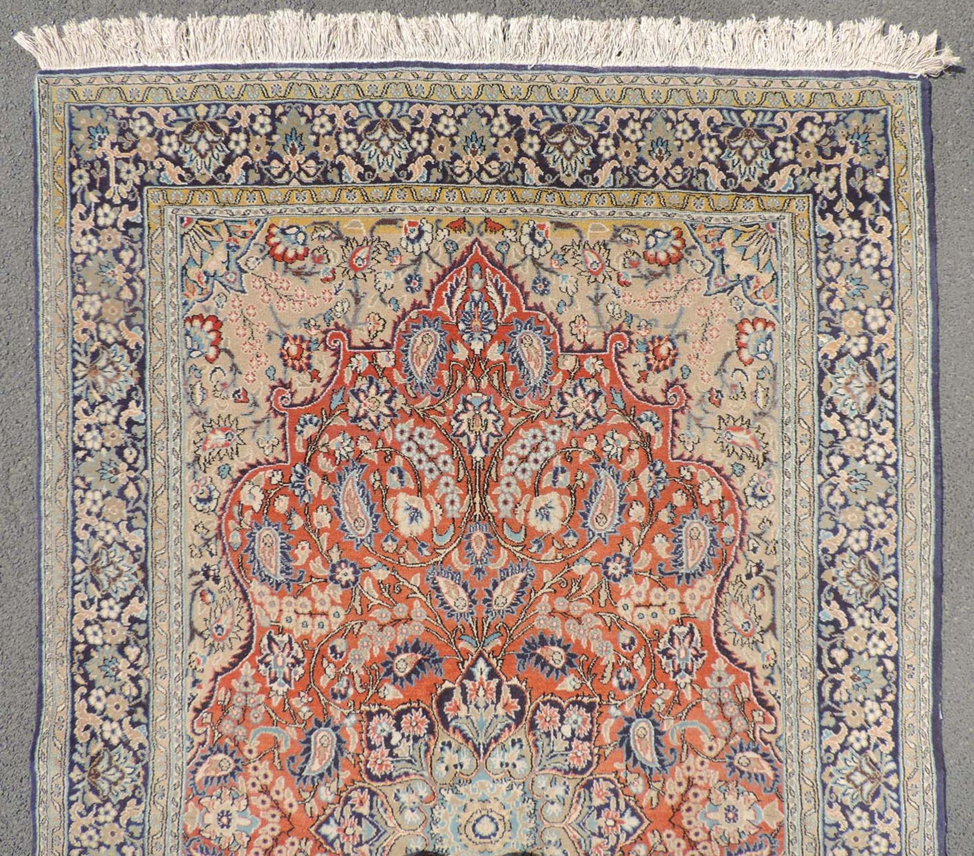 Ghum Persian rug. Iran. Fine weave with silk.230 cm x 140 cm. Knotted by hand. Wool and silk on - Image 4 of 6