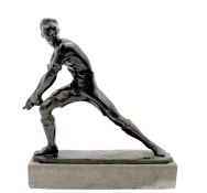 Melchior VON HUGO (1872 - ?). Sportler. 1922.22 cm x 23 cm. Bronze, am Sockel signiert und datiert