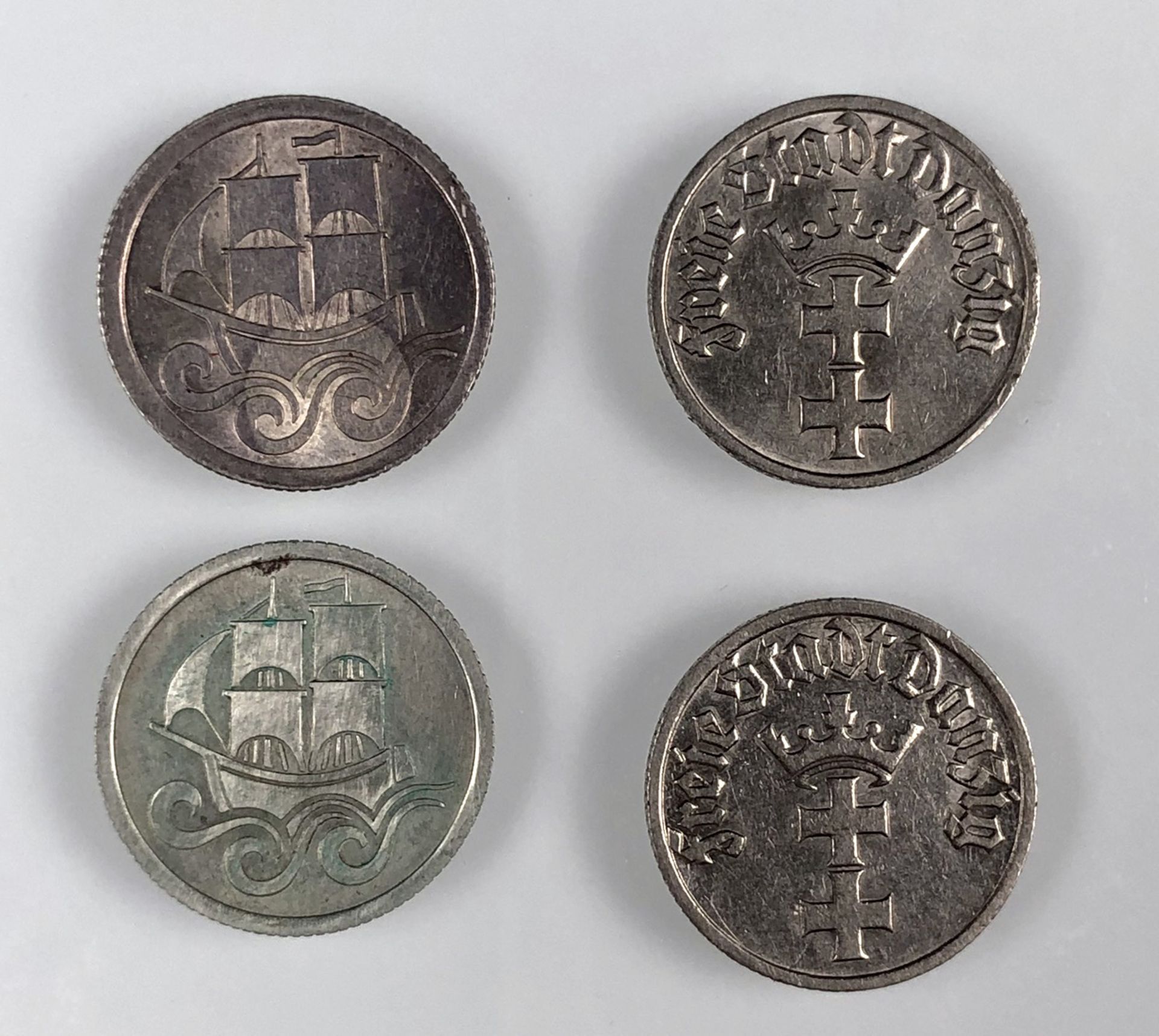 Danzig. 4 halbe Gulden. 1923 und 1927 (J. D6) 2 mal 1932 (J. D14).
