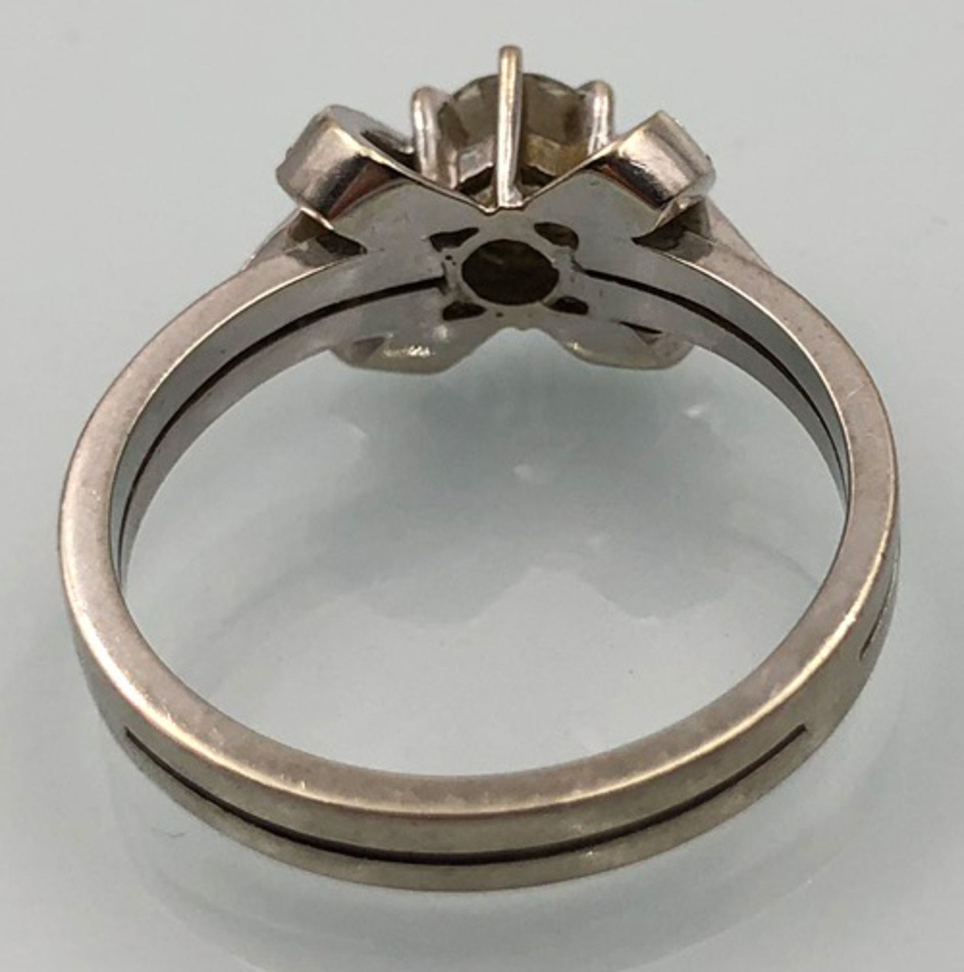 Weiß Gold 585. Ring mit Brillanten.4,0 Gramm Gesamtgewicht. Der mittige Diamant 4,48 mm Durchmesser, - Bild 12 aus 13