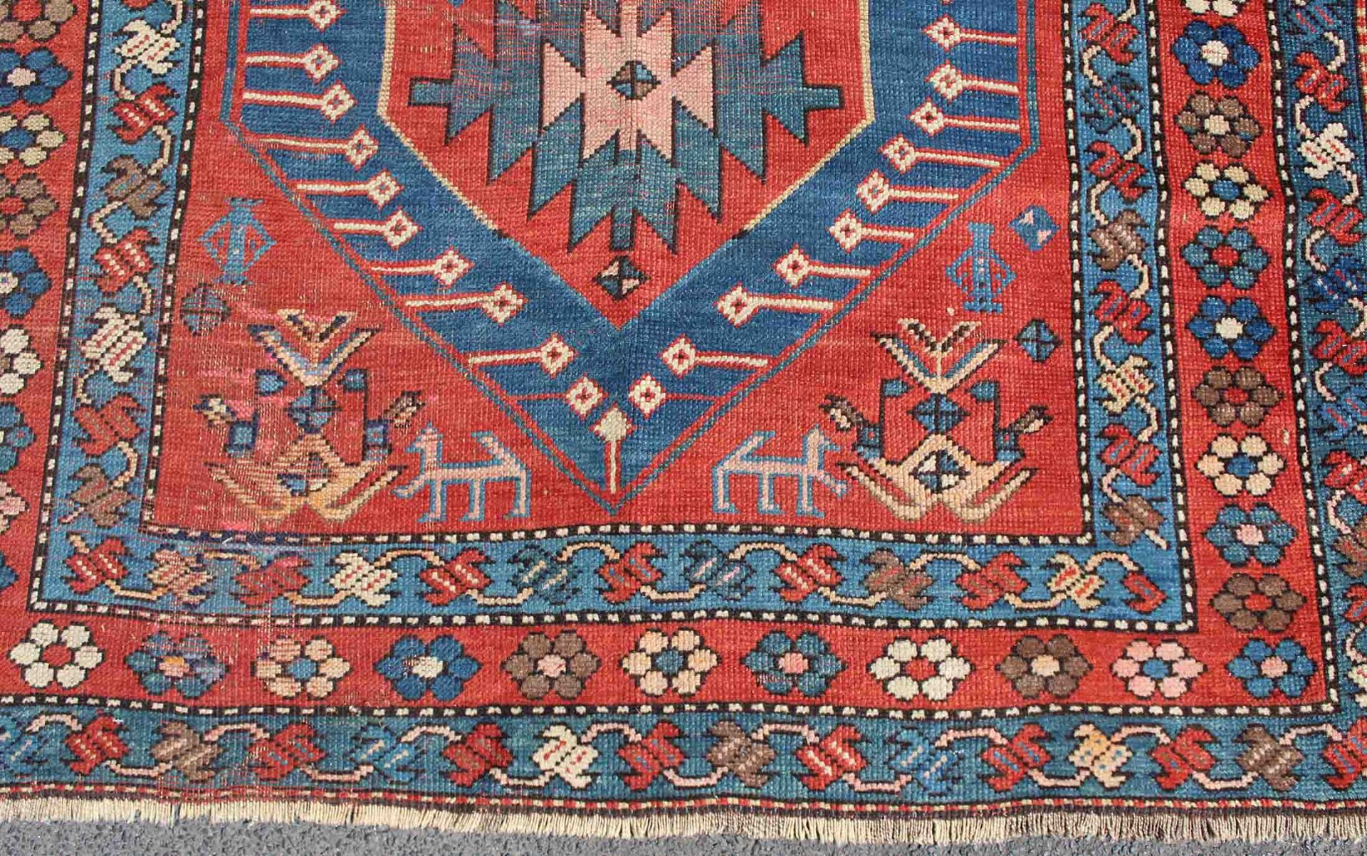 Schildkasak. Armenien / Kaukasus. Antik, Circa 120 Jahre alt.208 cm x 131 cm. Handgeknüpft. Wolle - Bild 10 aus 16