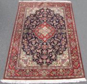 Ghom Seidenteppich. Perserteppich. Iran. Sehr feine Knüpfung.158 cm x 105 cm. Handgeknüpft. Seide