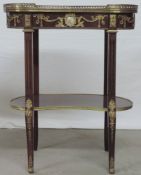 Hohes Beistelltischchen. Louis XV Stil.77 cm x 63 cm x 37 cm. Zwei Etagen.High side table. Louis